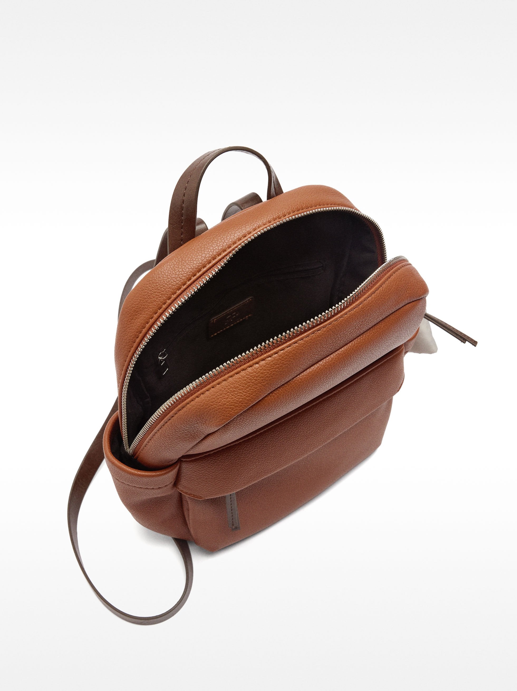 Mochila Básica Con Colgante