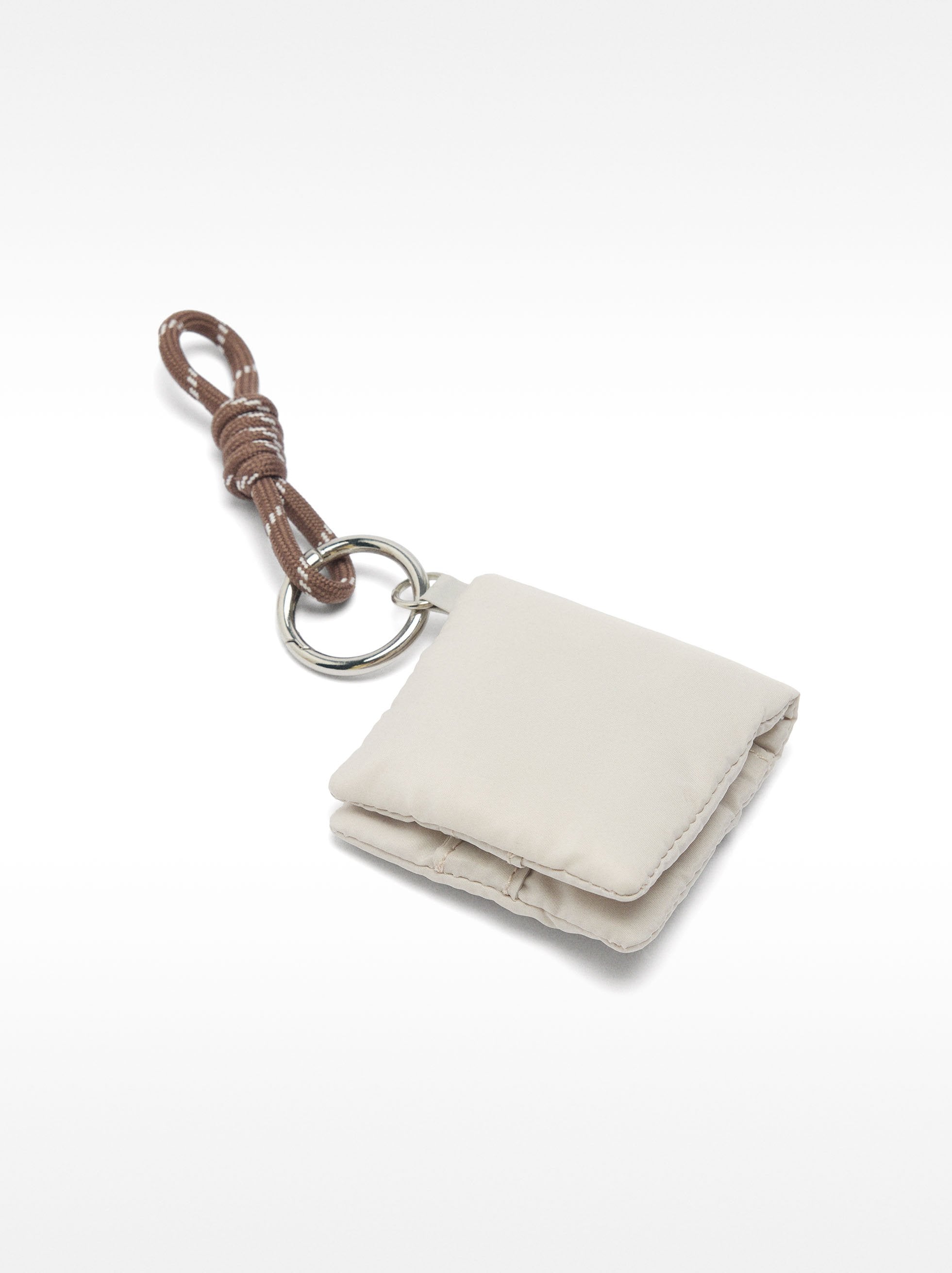 Mochila Básica Con Colgante