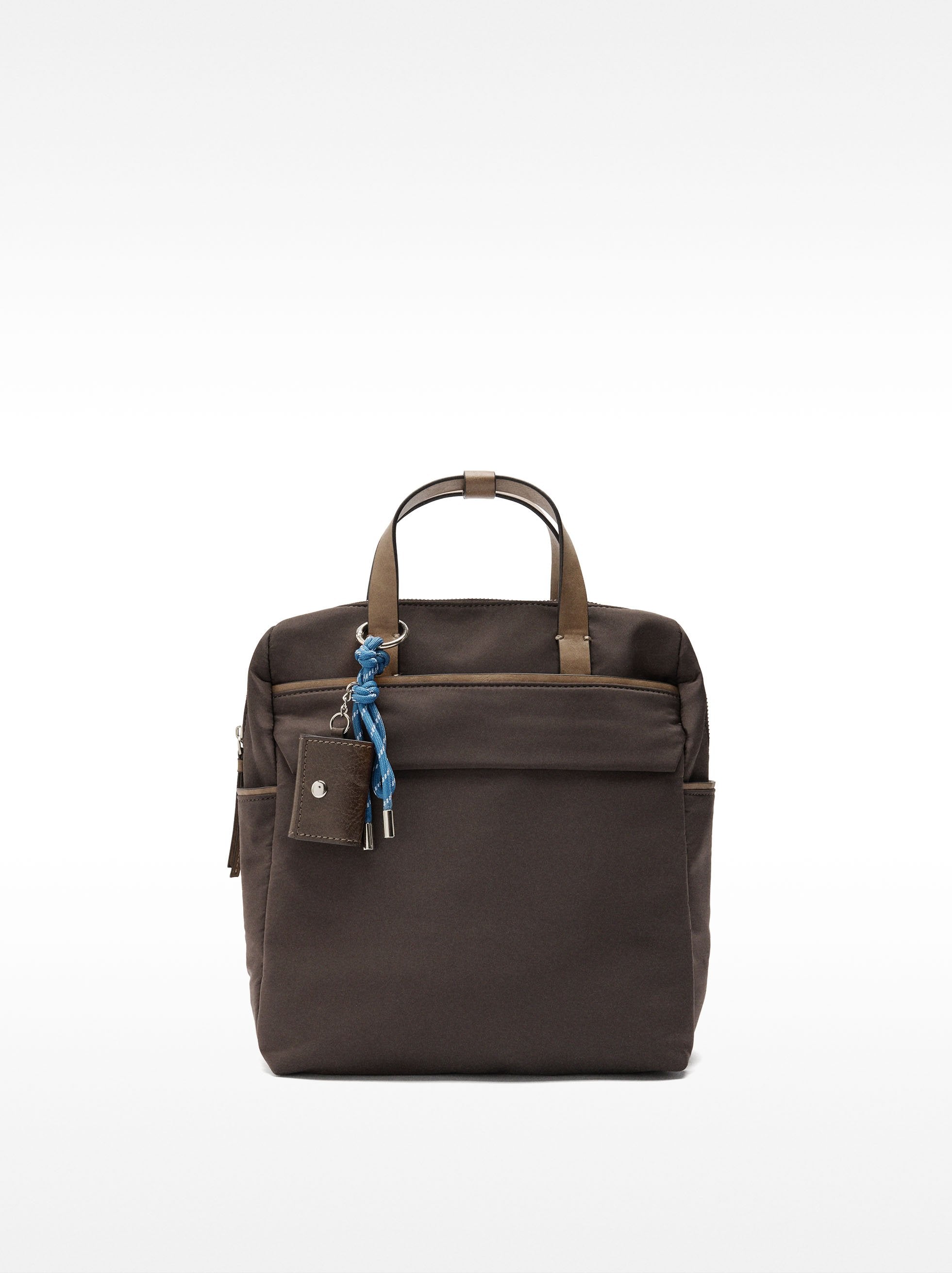 Mochila De Nylon Con Colgante
