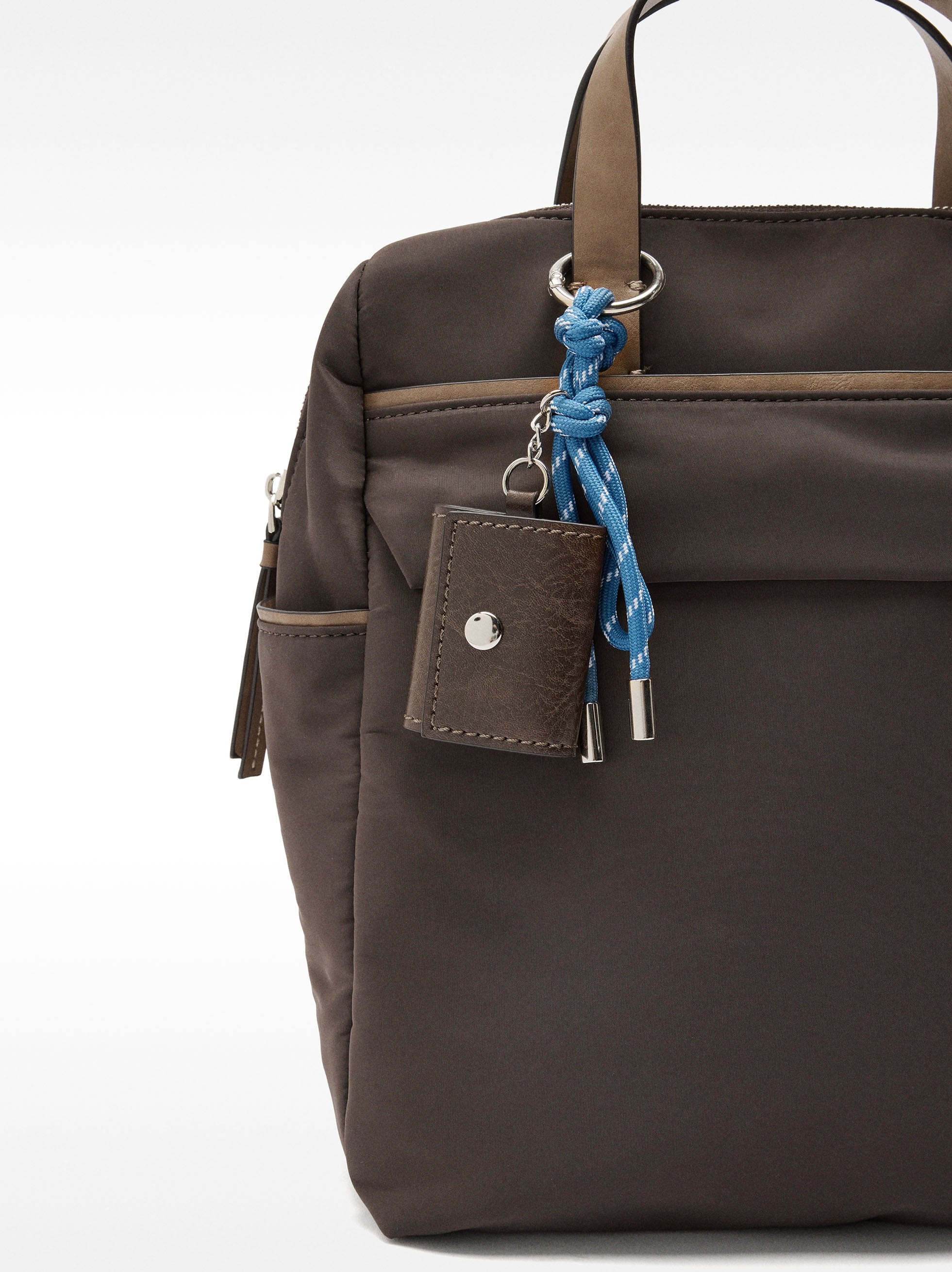 Mochila De Nylon Con Colgante