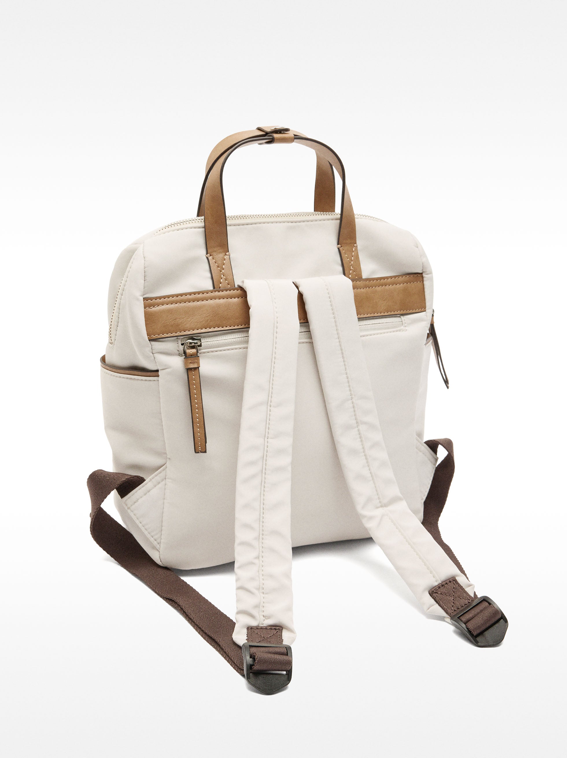 Mochila De Nylon Con Colgante