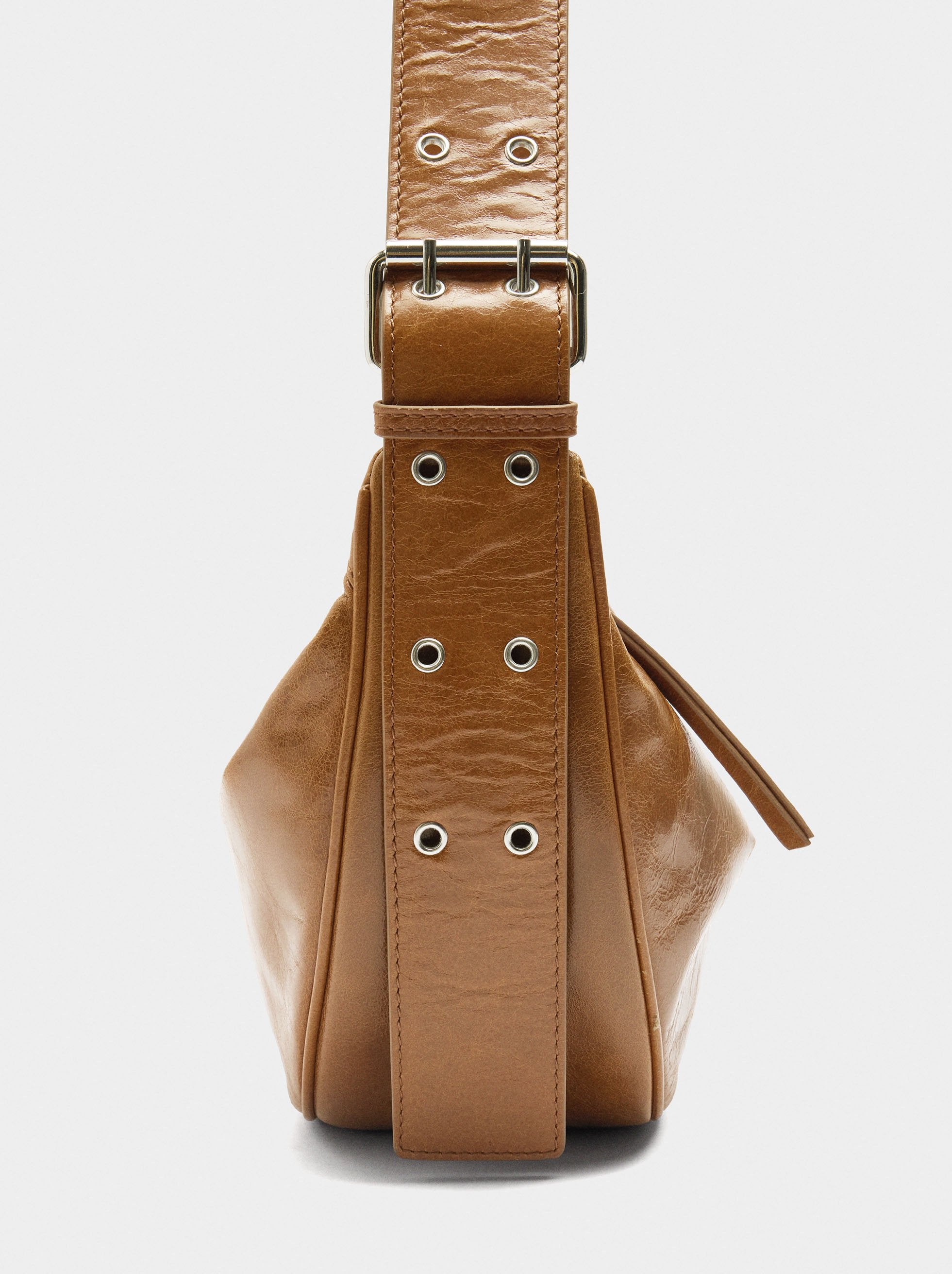 Bolso Hobo De Piel Con Tachuelas