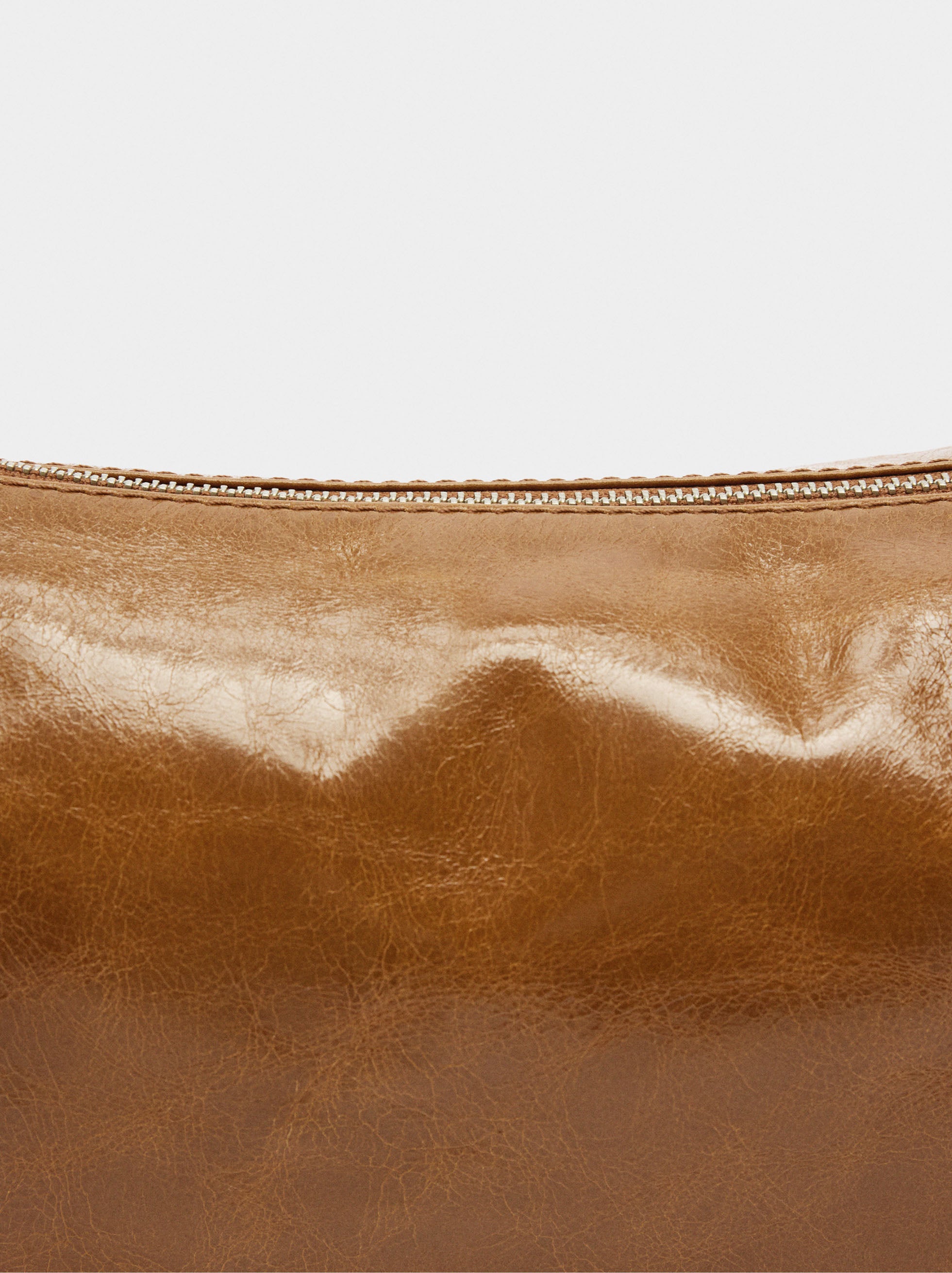 Bolso Hobo De Piel Con Tachuelas