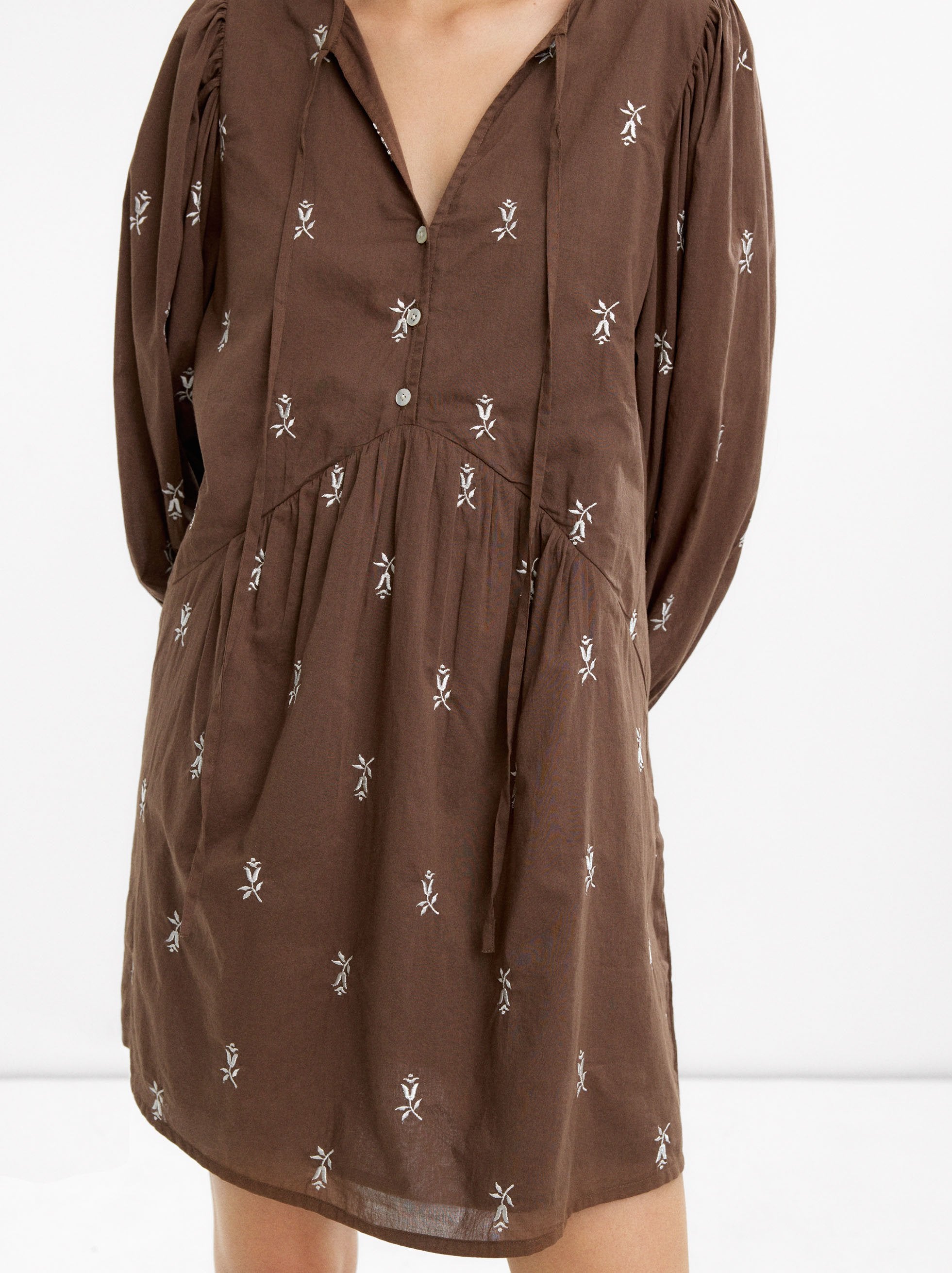 Vestido Corto Con Bordados 100% Algodón