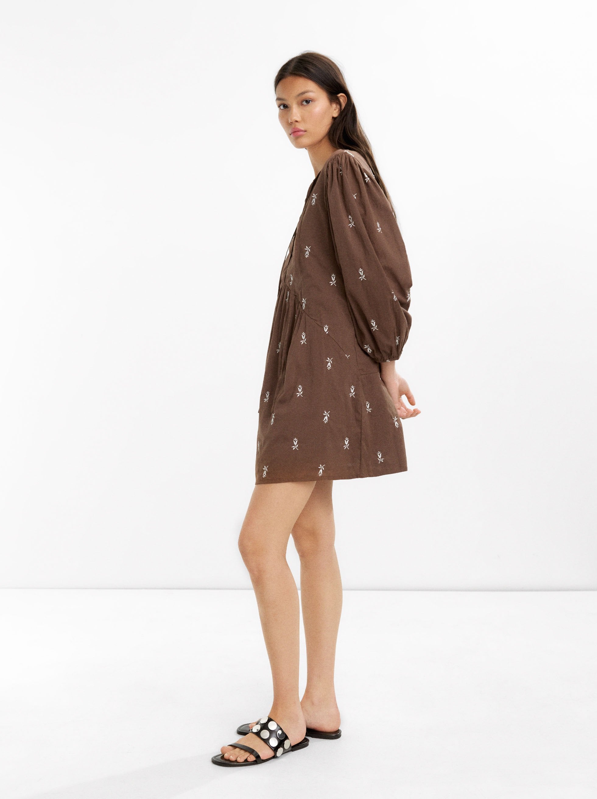 Vestido Corto Con Bordados 100% Algodón