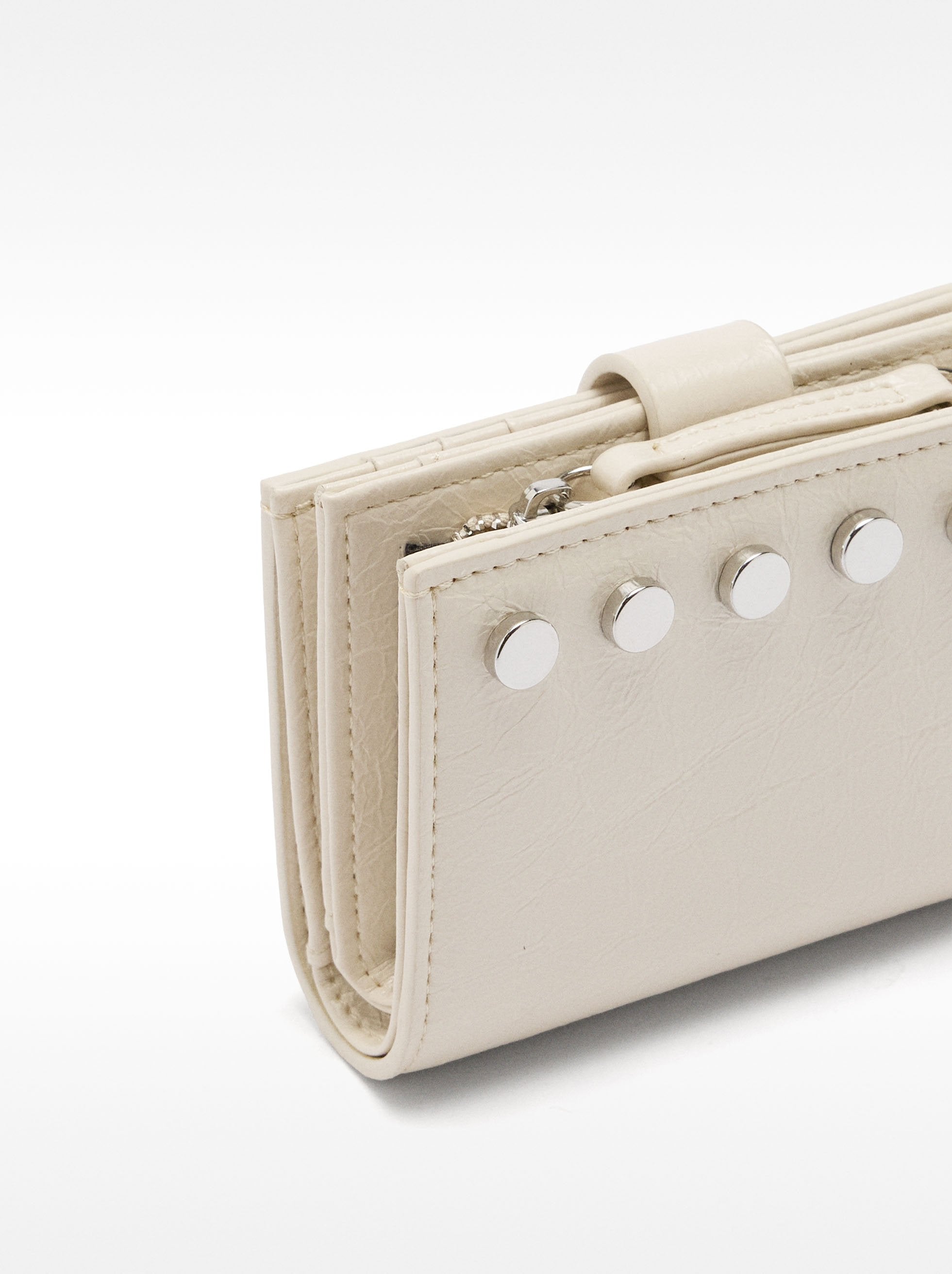 Cartera De Efecto Craquelado Con Tachuelas