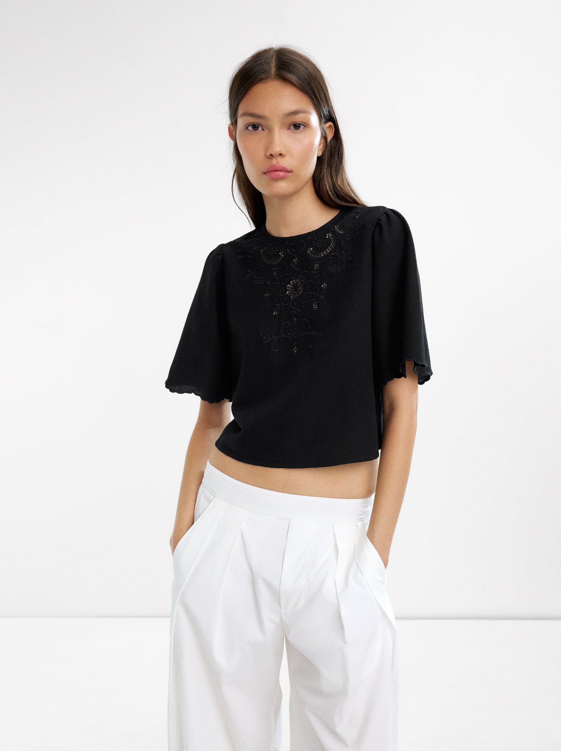 Blusa Cropped Con Bordados