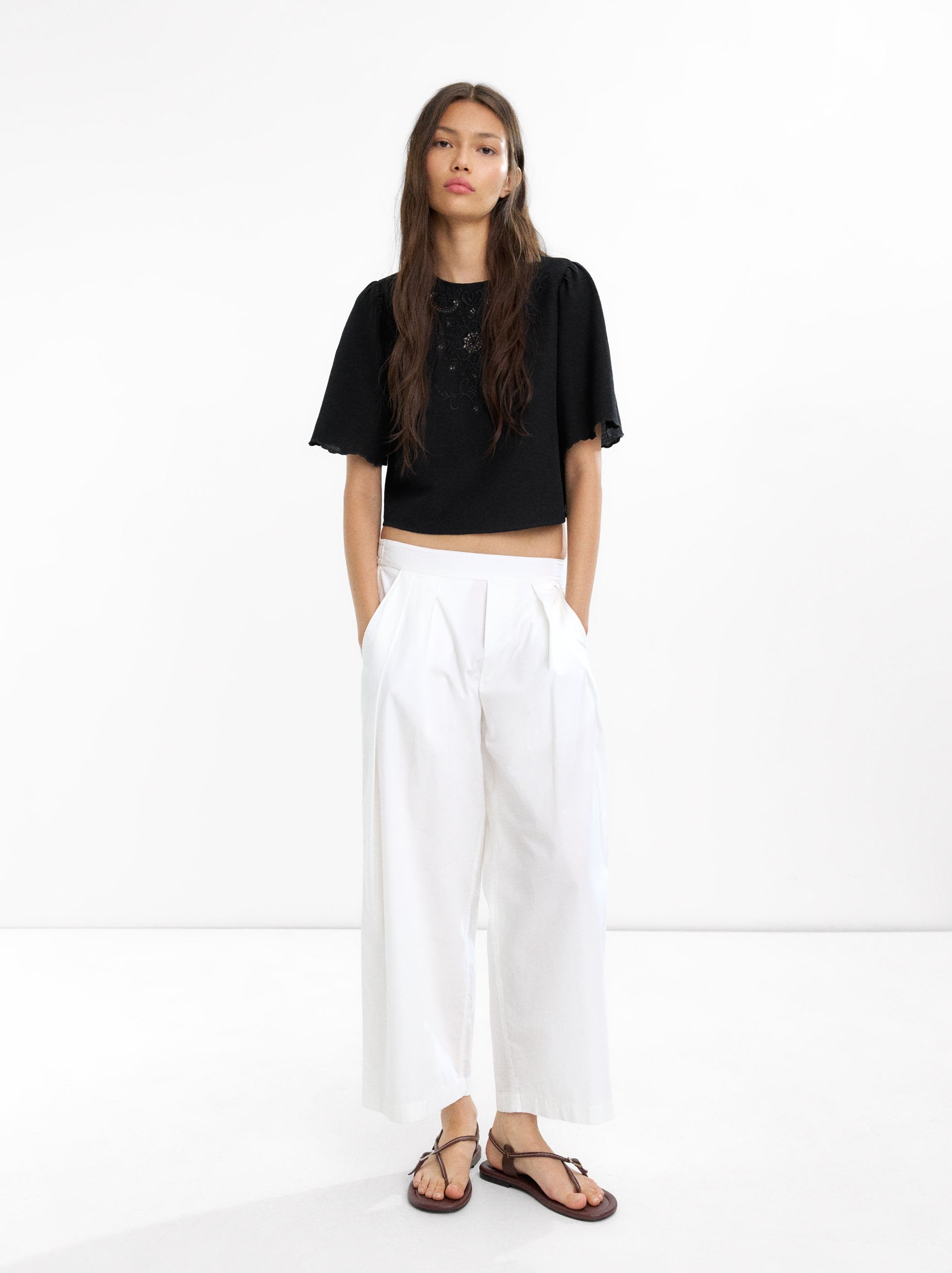 Blusa Cropped Con Bordados