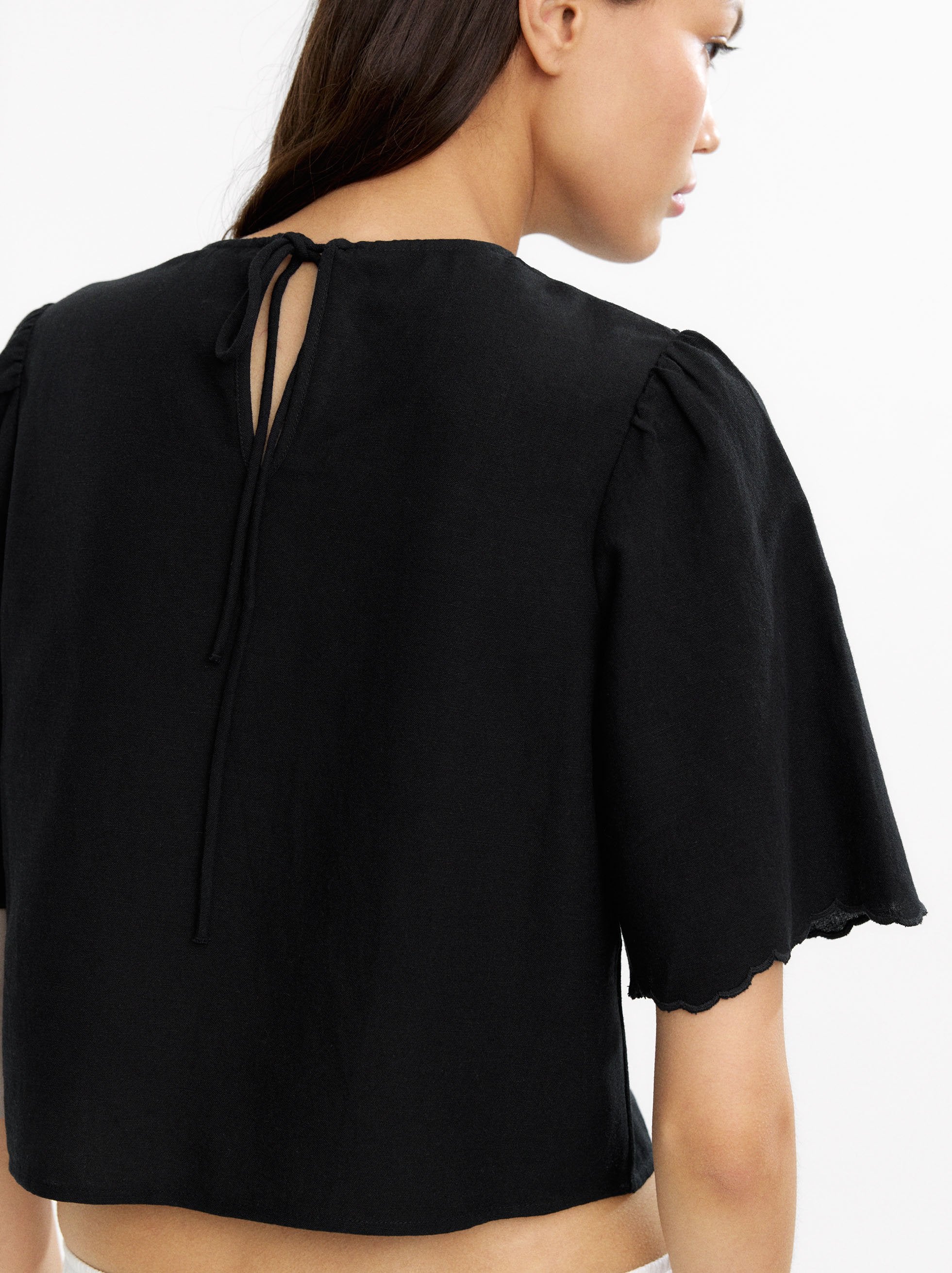 Blusa Cropped Con Bordados
