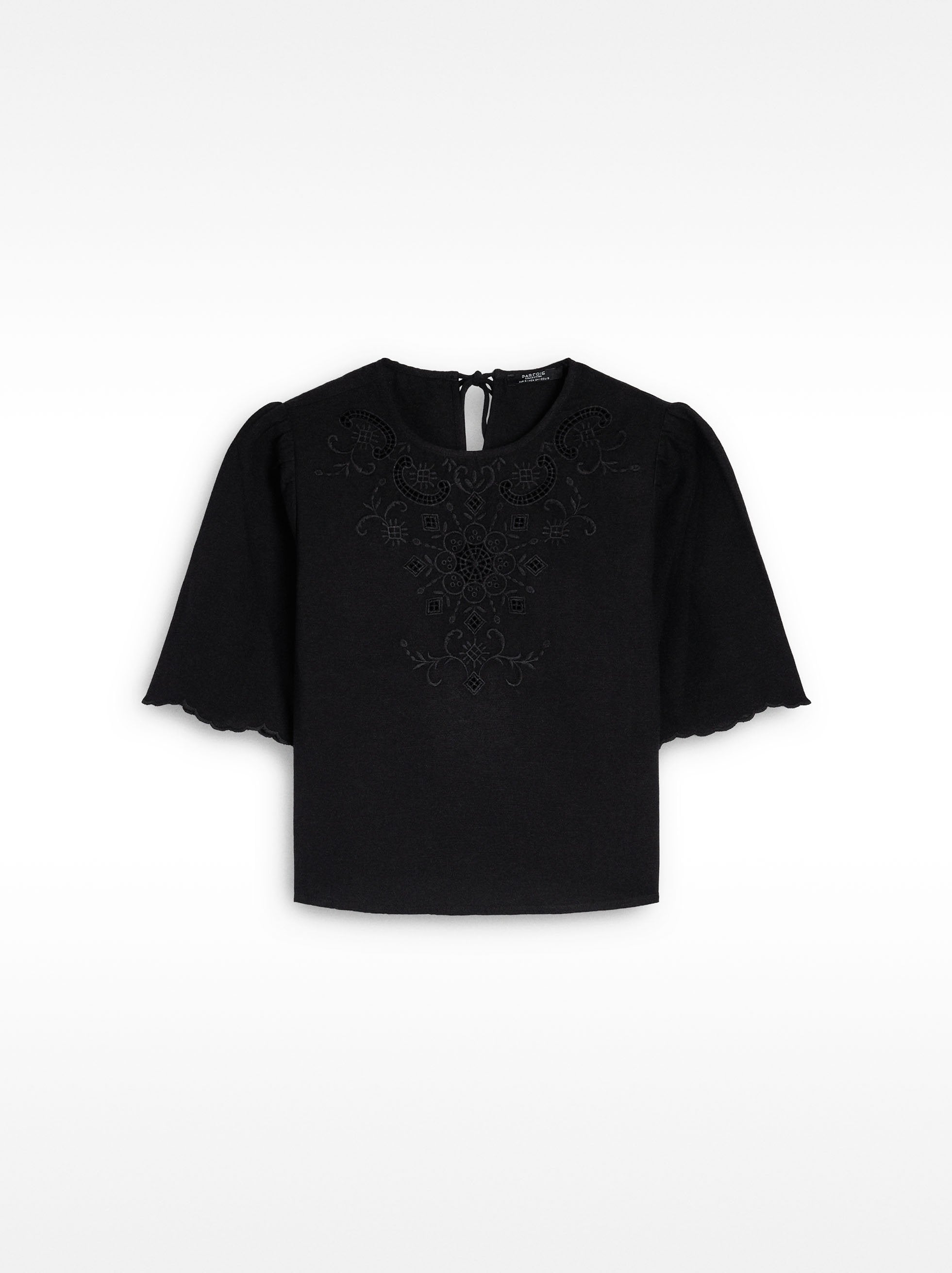 Blusa Cropped Con Bordados