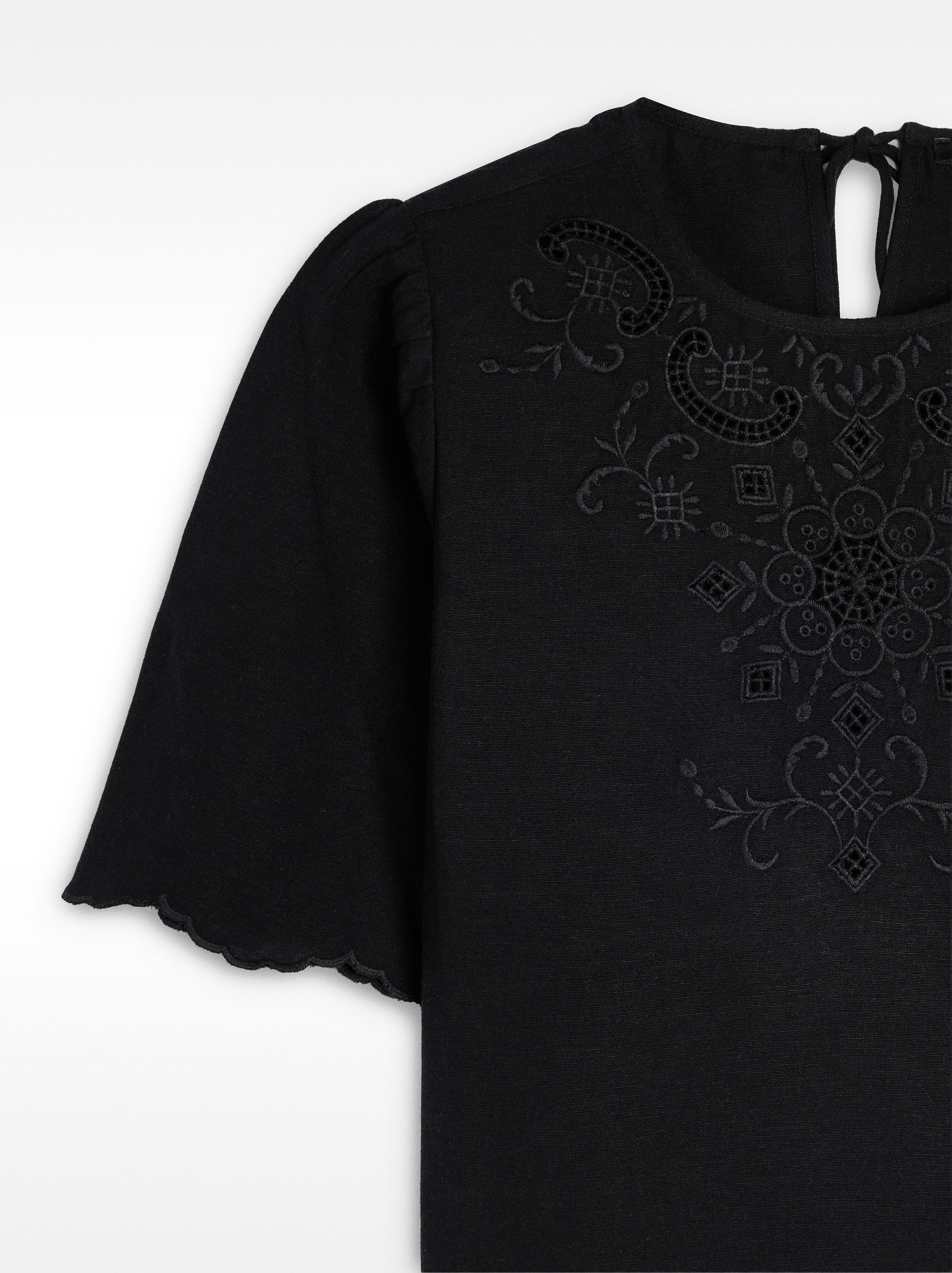 Blusa Cropped Con Bordados