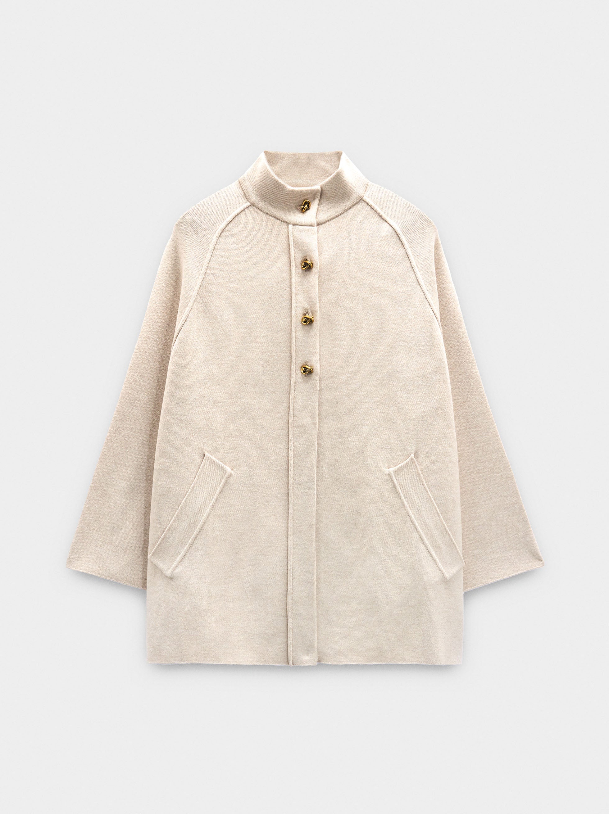 Poncho De Punto Con Cuello Alto