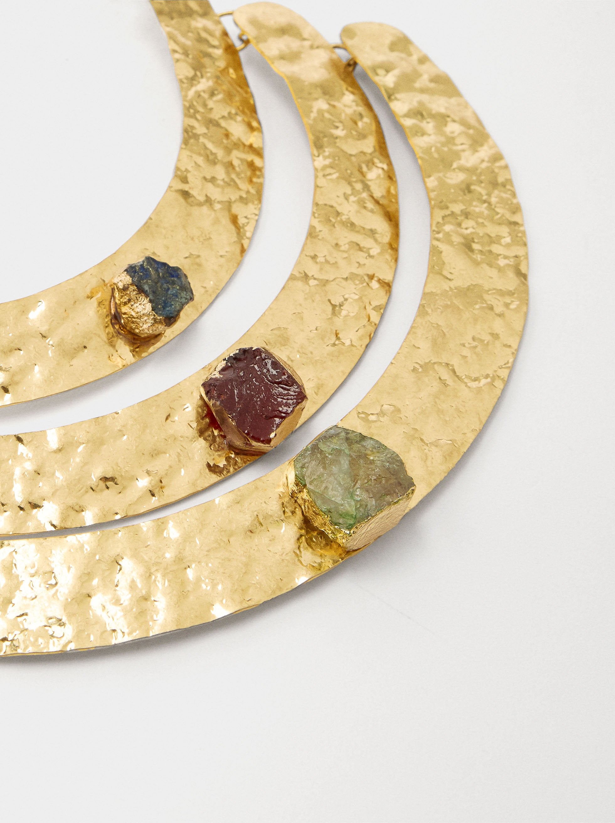 Collar Triple Con Arcos Y Piedras