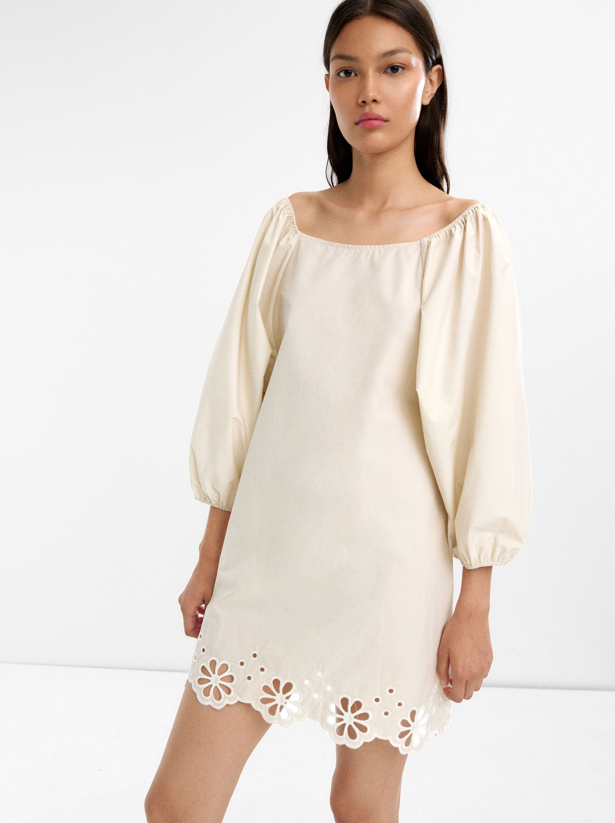 Vestido Corto Con Bordados 100% Algodón