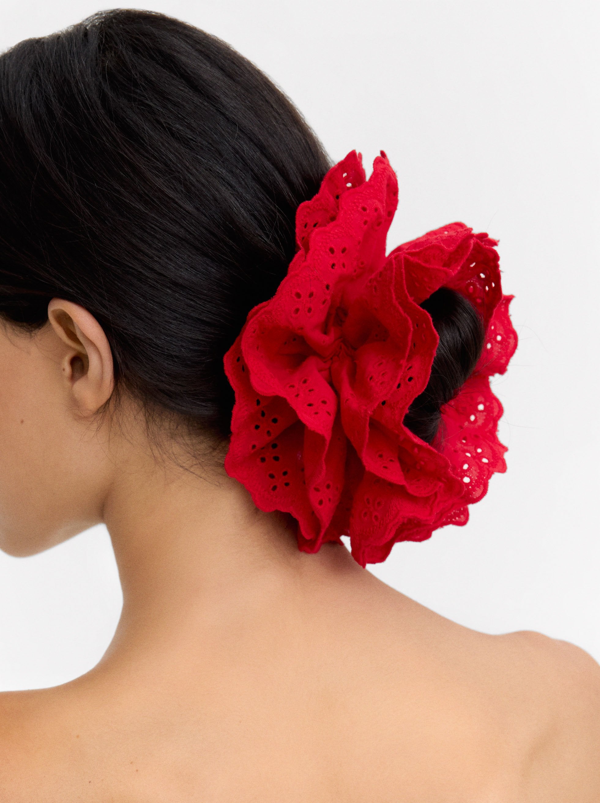 Coletero De Pelo Con Bordado Perforado