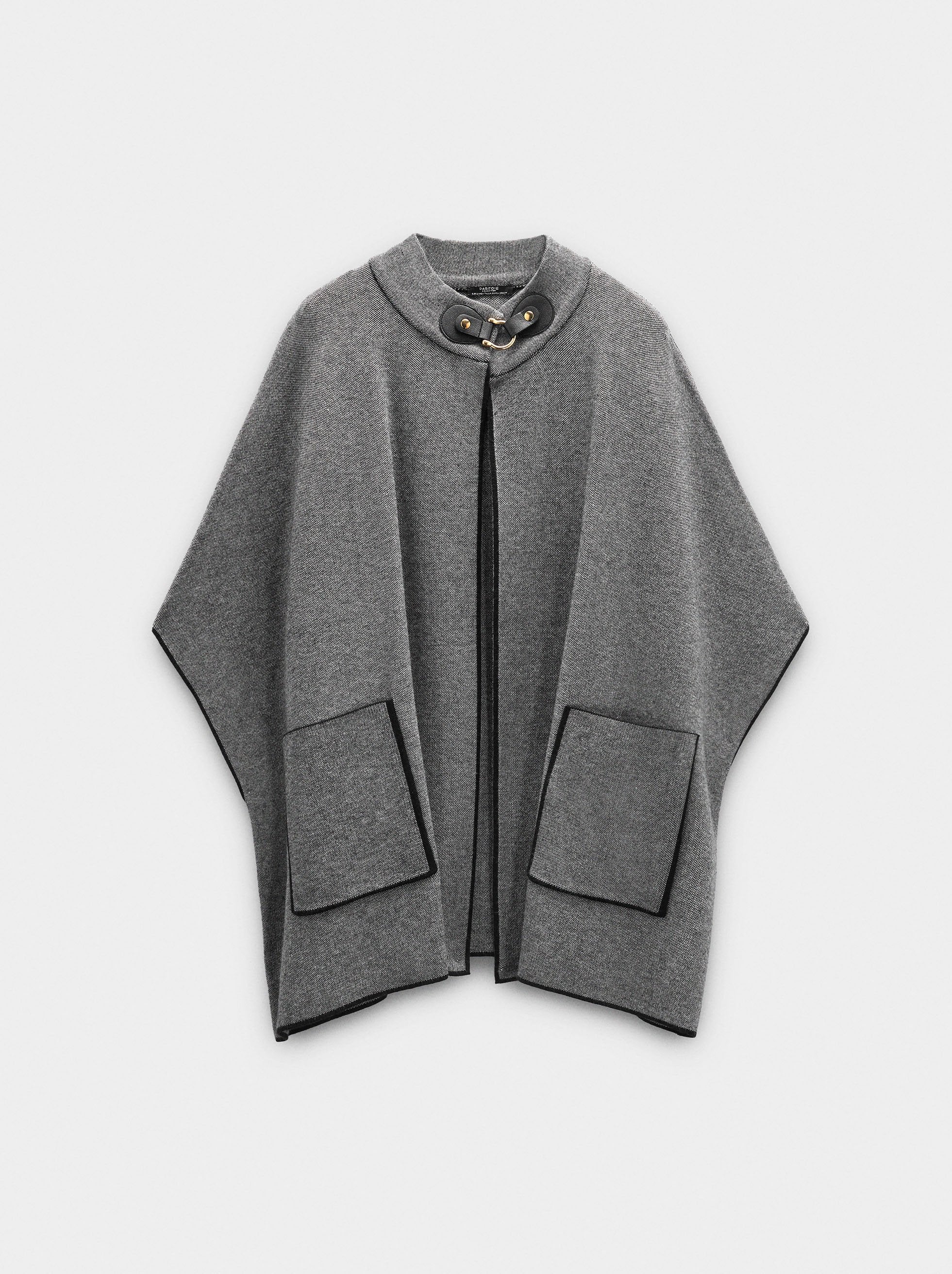 Poncho De Punto Con Detalle De Costura