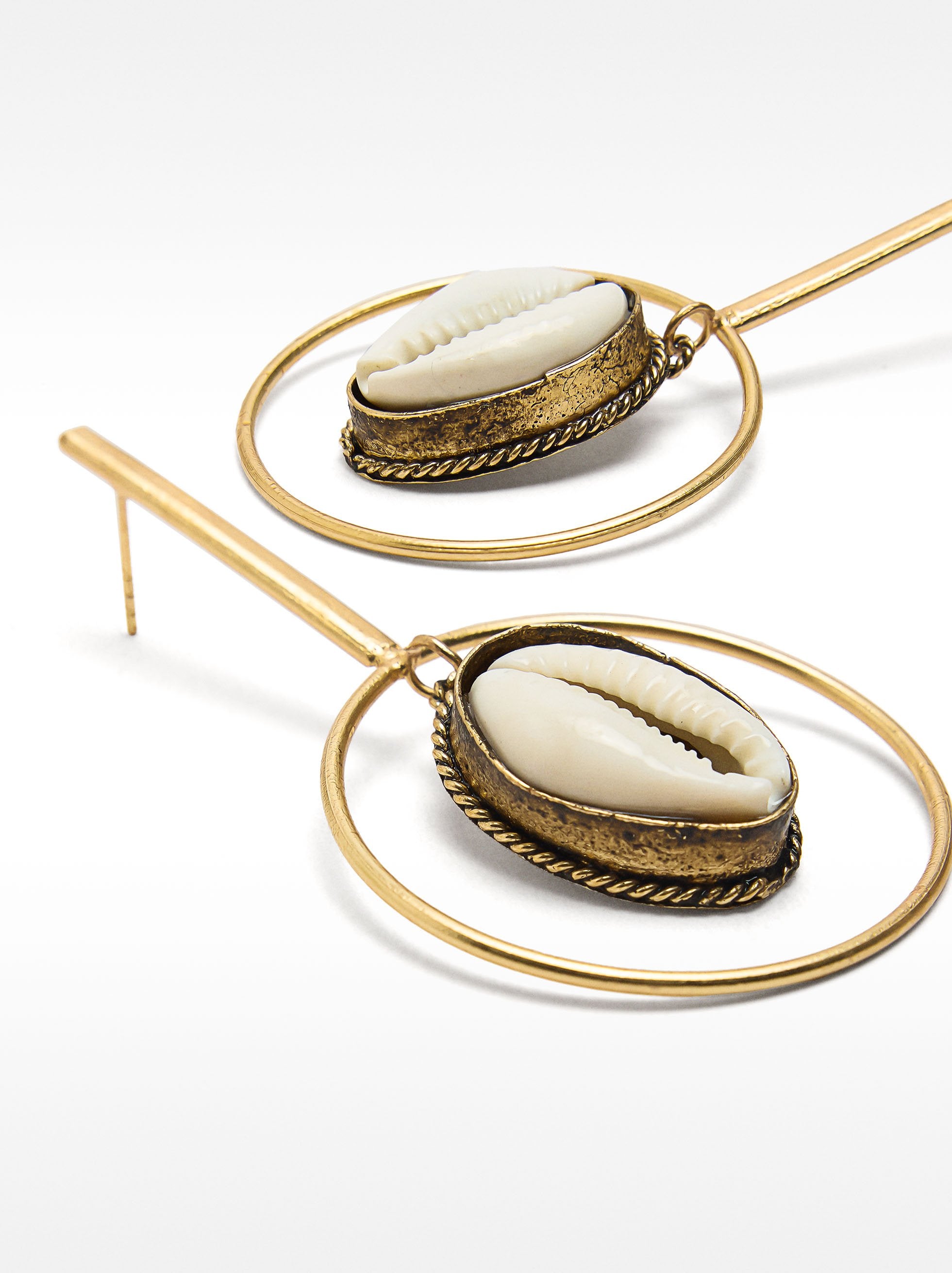 Pendientes Barra Con Aro Y Concha