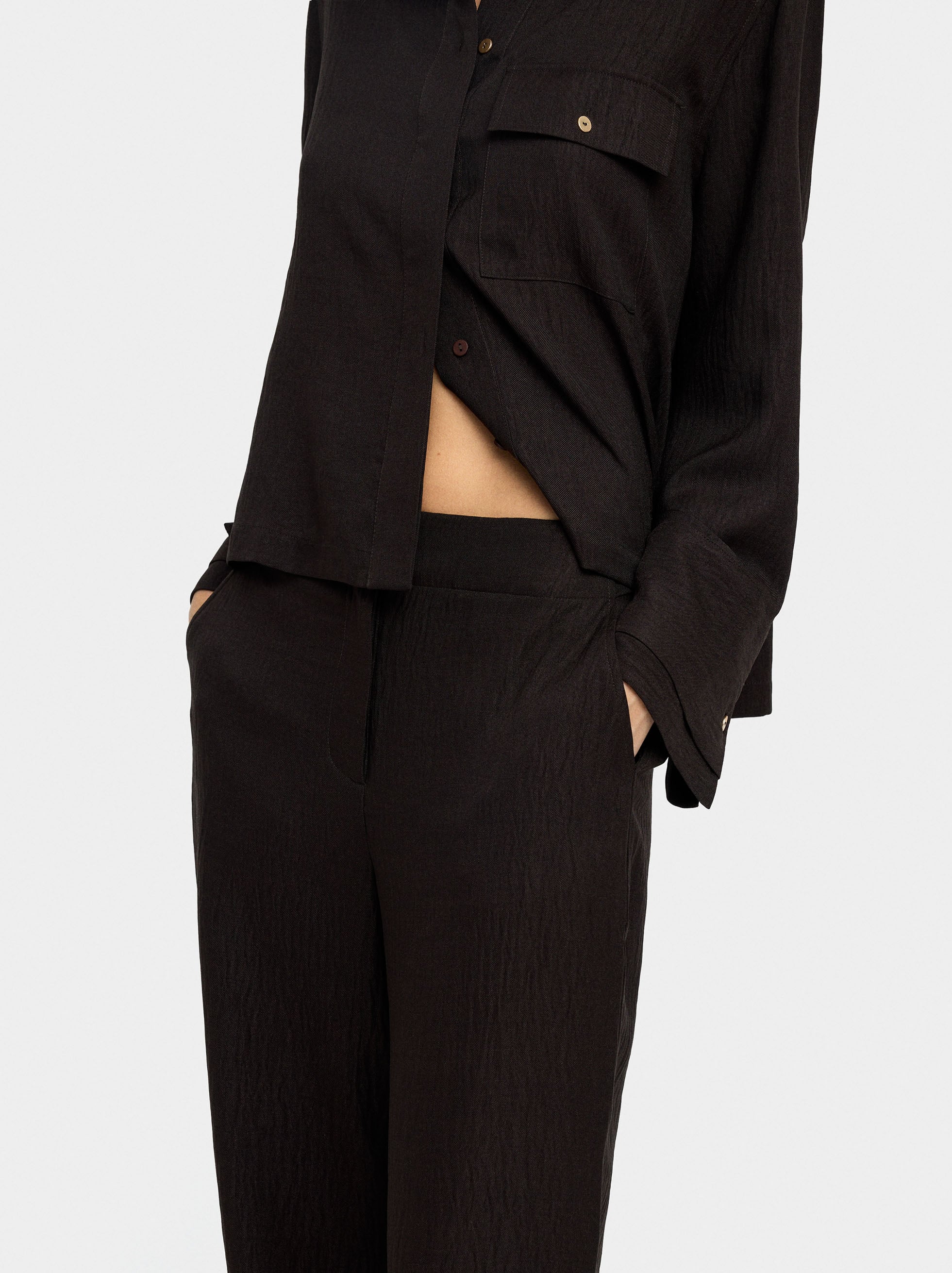 Pantalón Fluido Con Efecto Arrugado