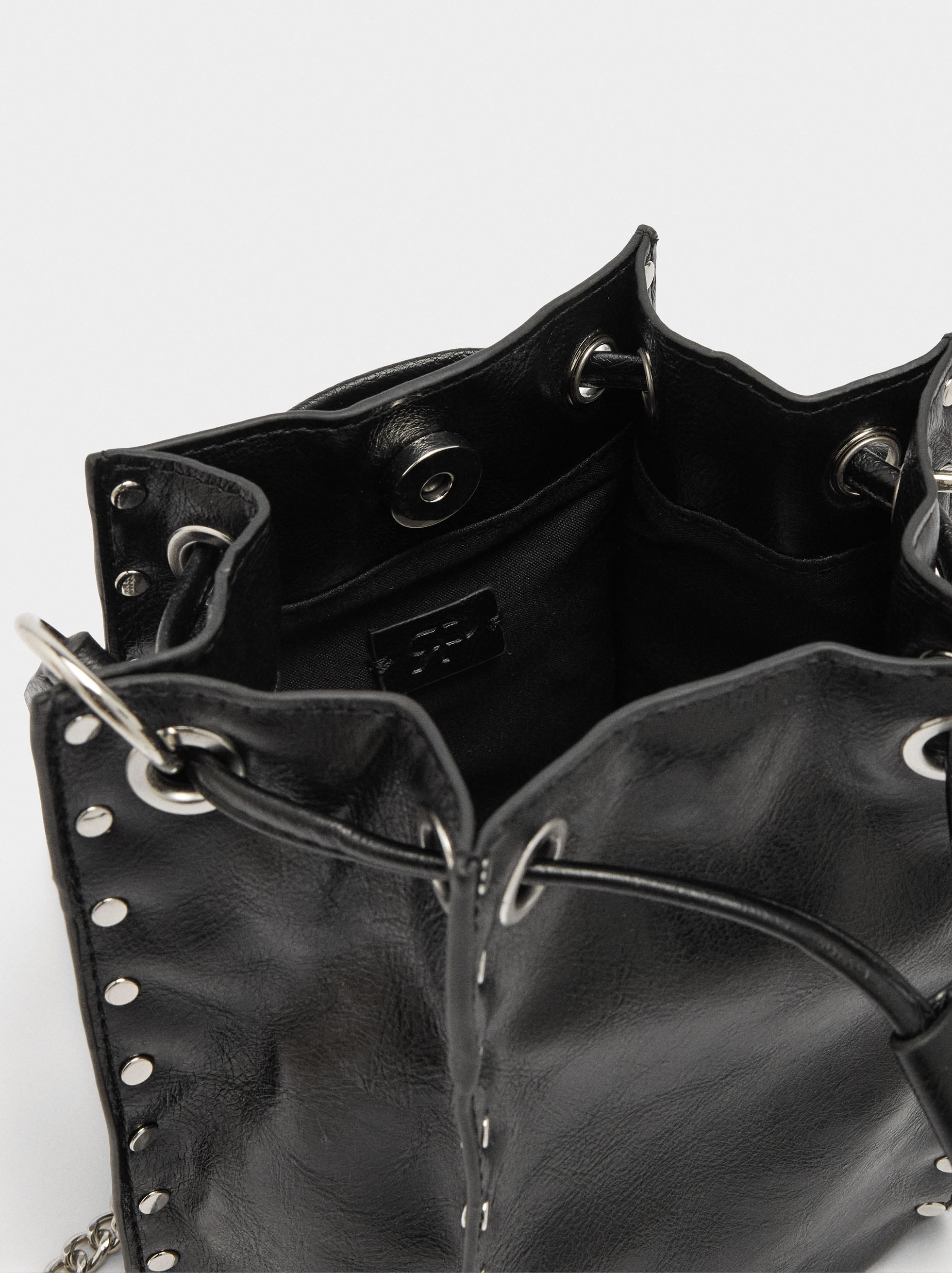 Bolso De Hombro Con Tachuelas