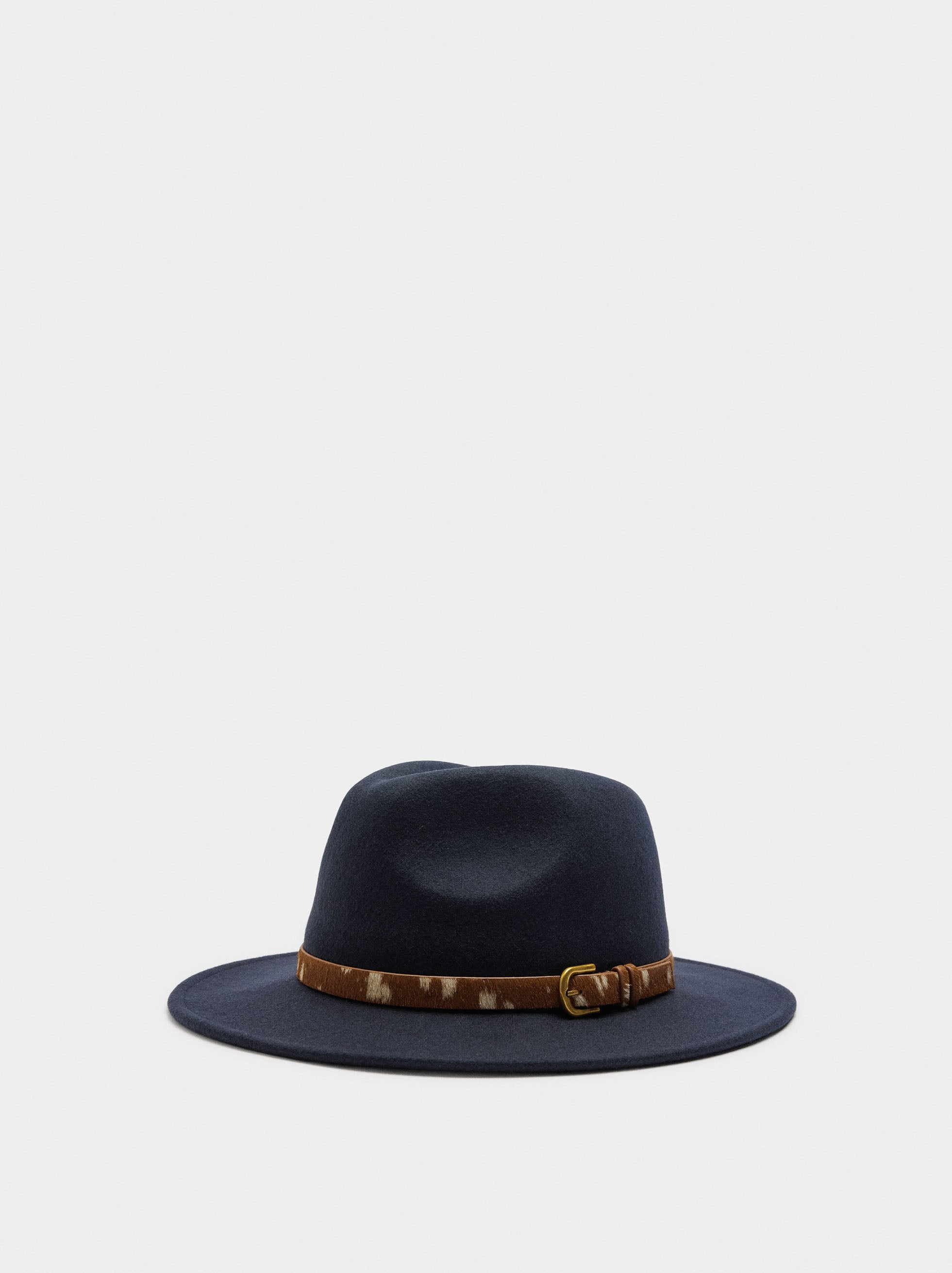 Sombrero De Lana Con Cinturón De Piel