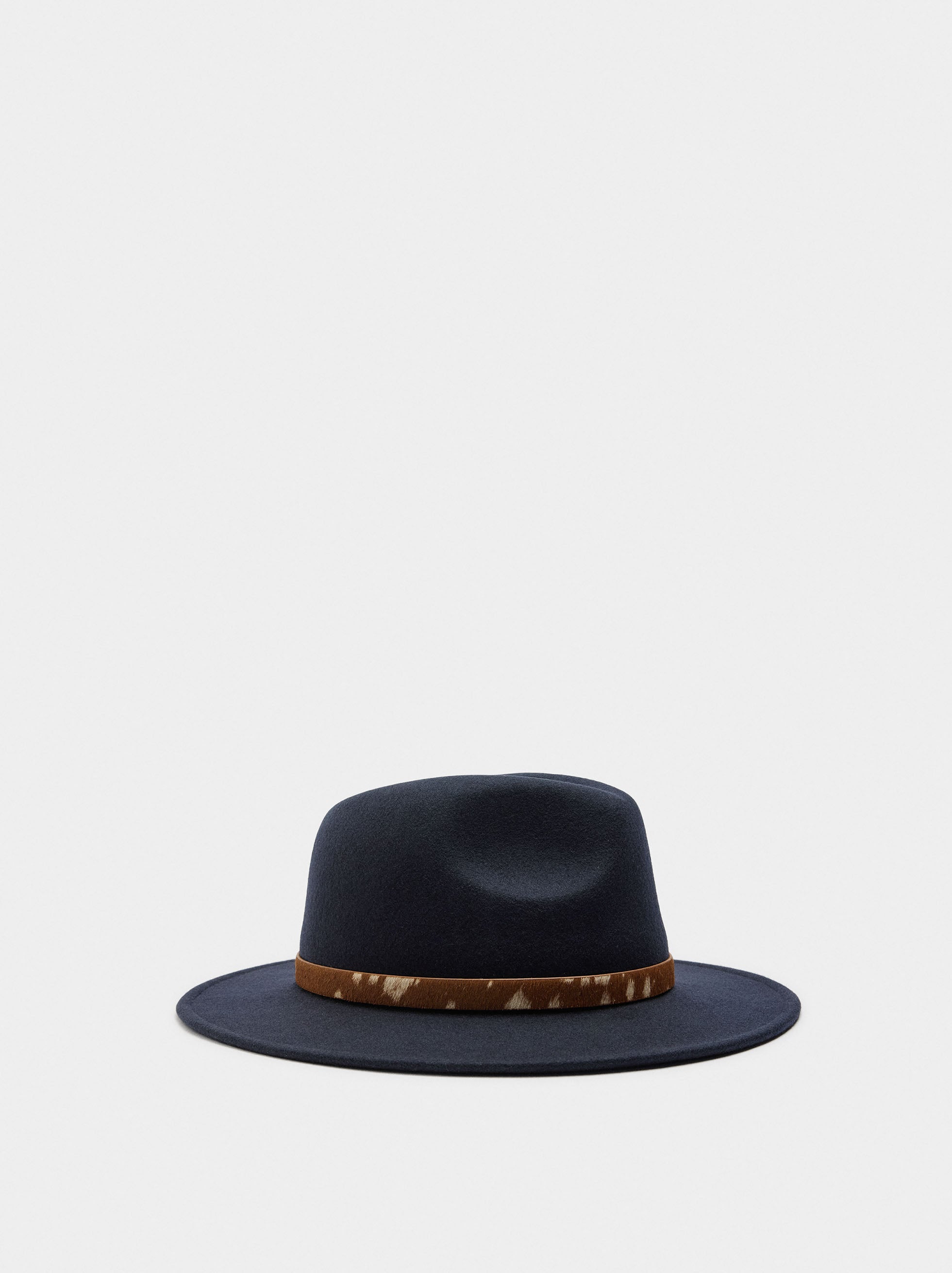 Sombrero De Lana Con Cinturón De Piel
