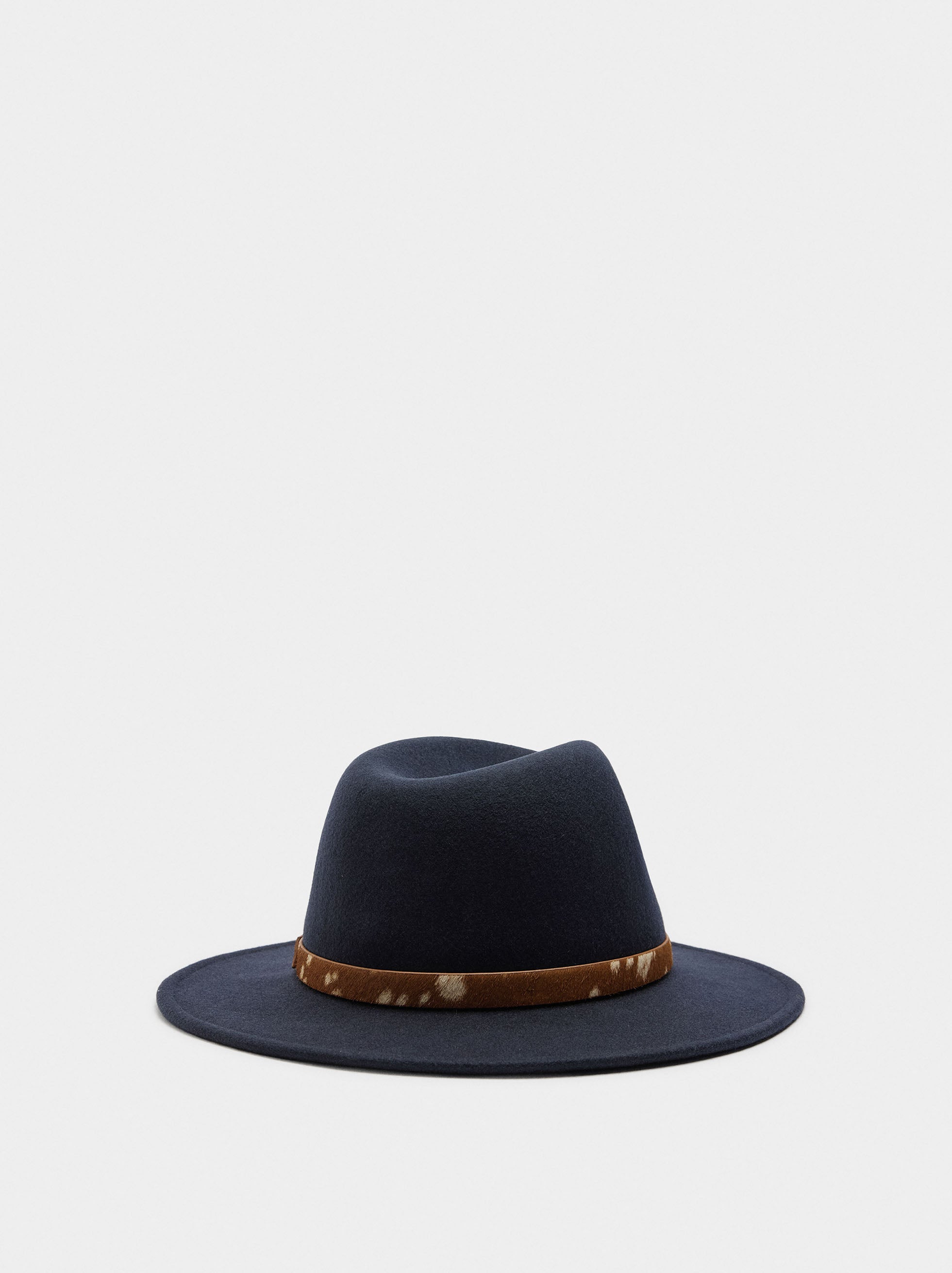 Sombrero De Lana Con Cinturón De Piel