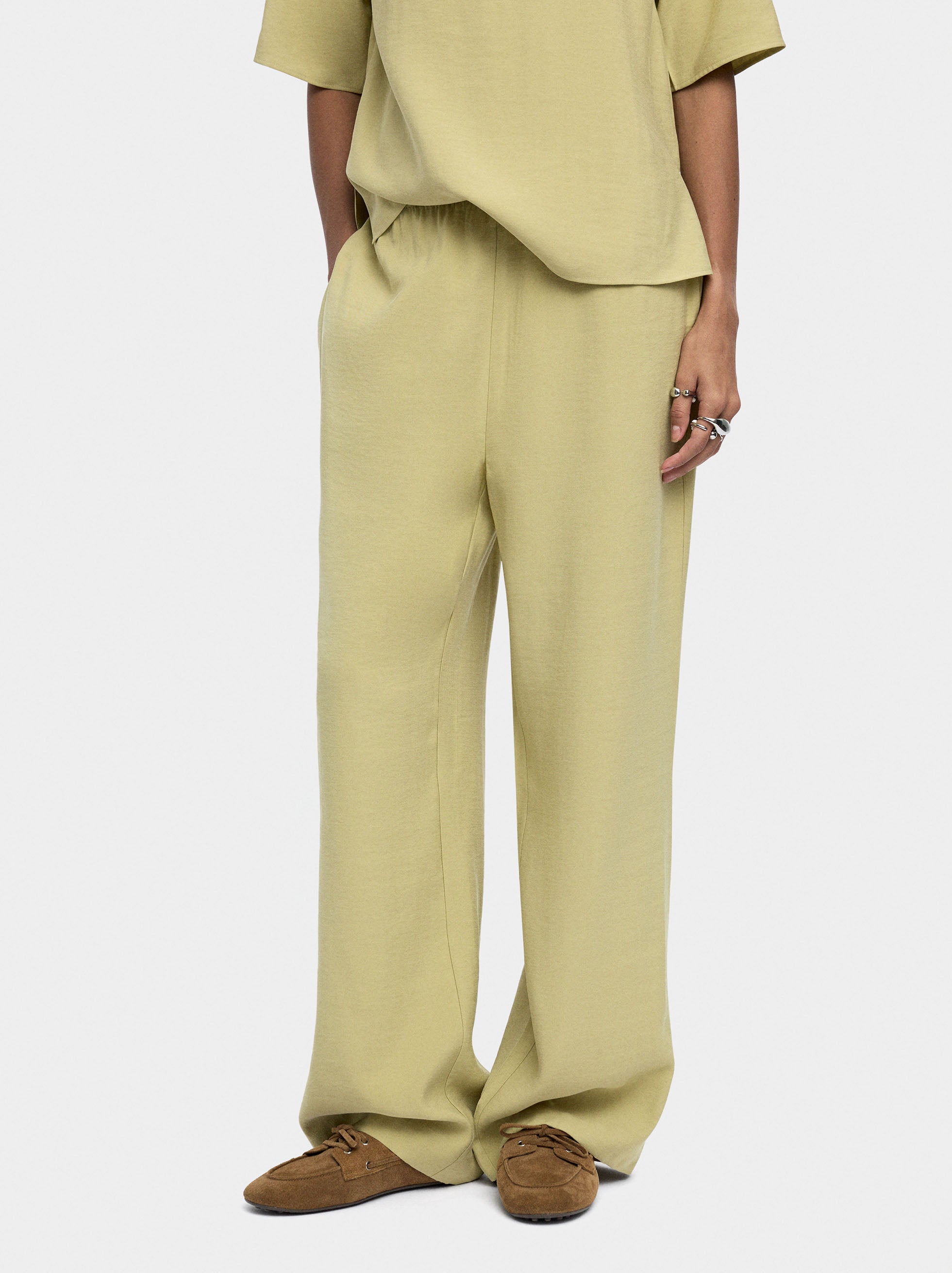 Pantalón Fluido Con Cintura Elástica