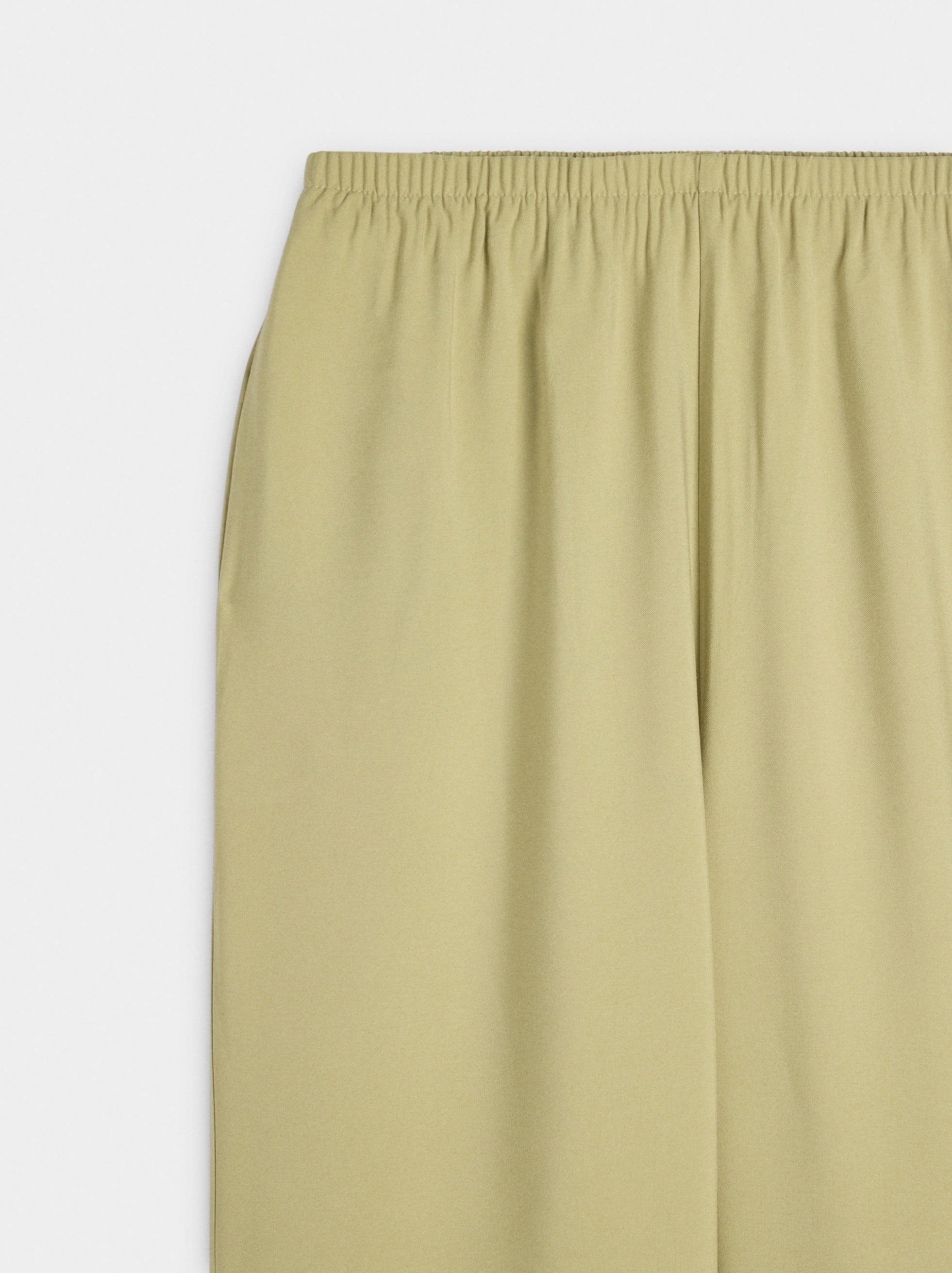 Pantalón Fluido Con Cintura Elástica