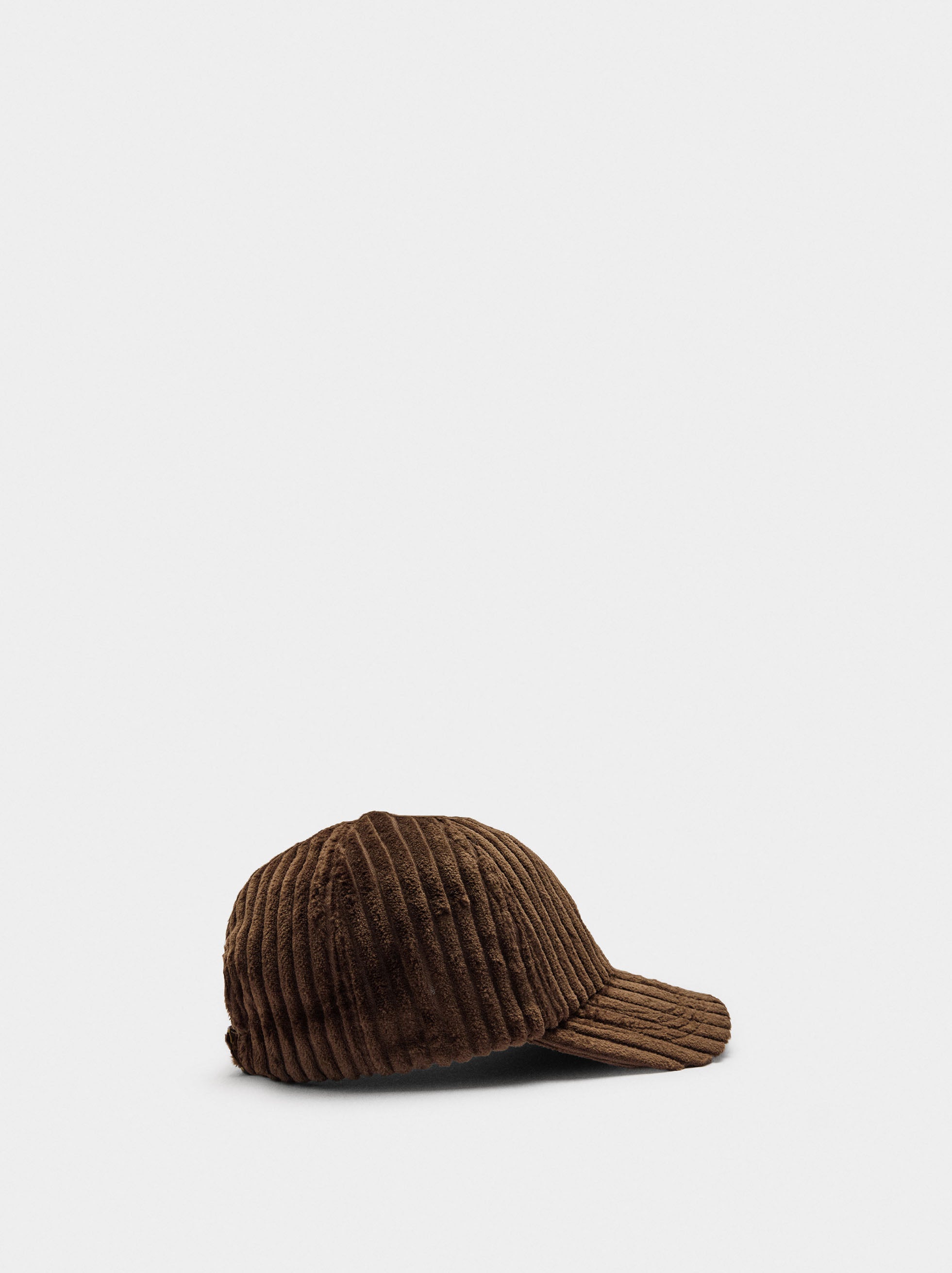 Gorra Canalada De Terciopelo