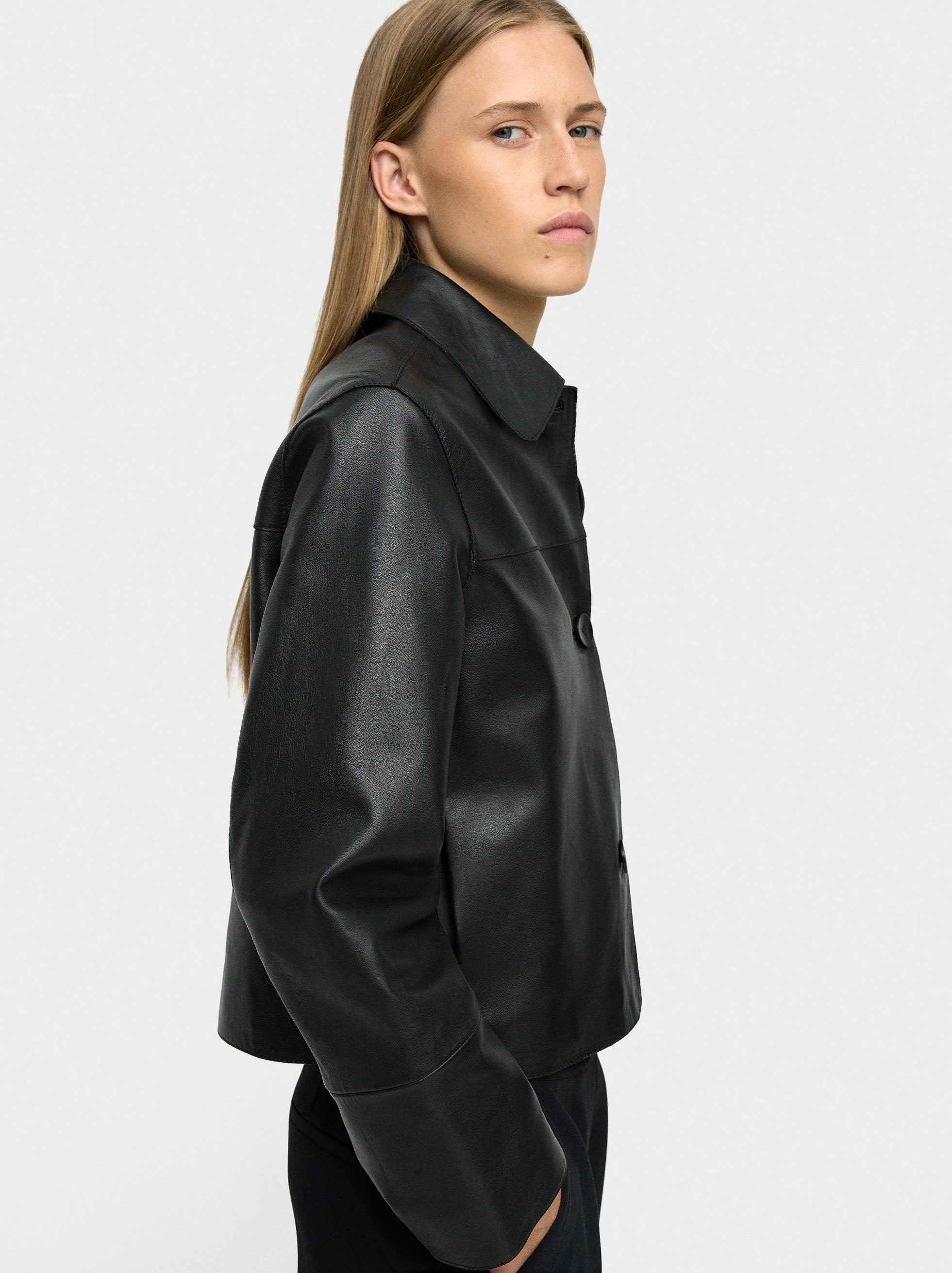 Chaqueta De Piel Con Pespuntes