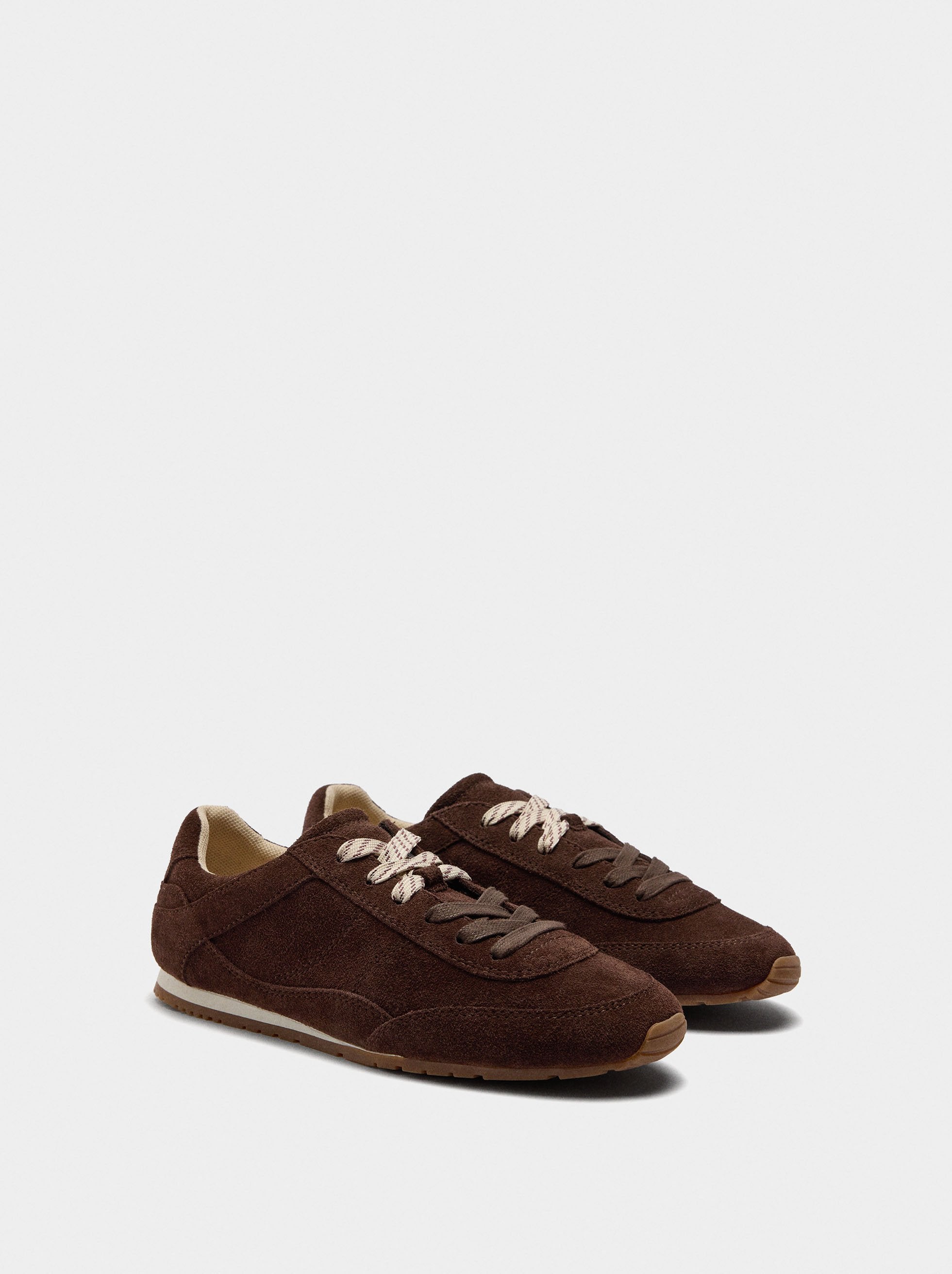 Zapatillas De Piel Monocromática