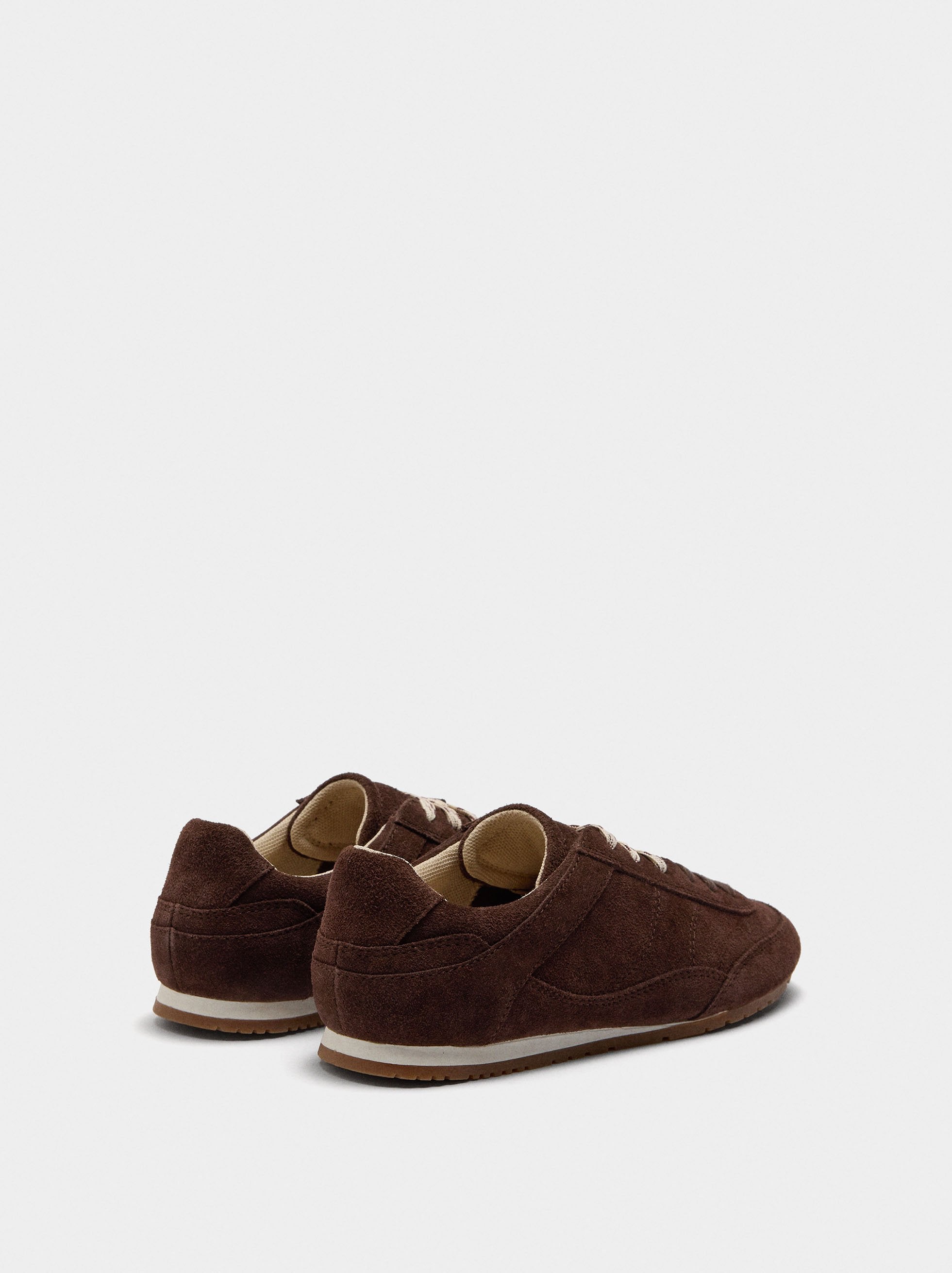 Zapatillas De Piel Monocromática