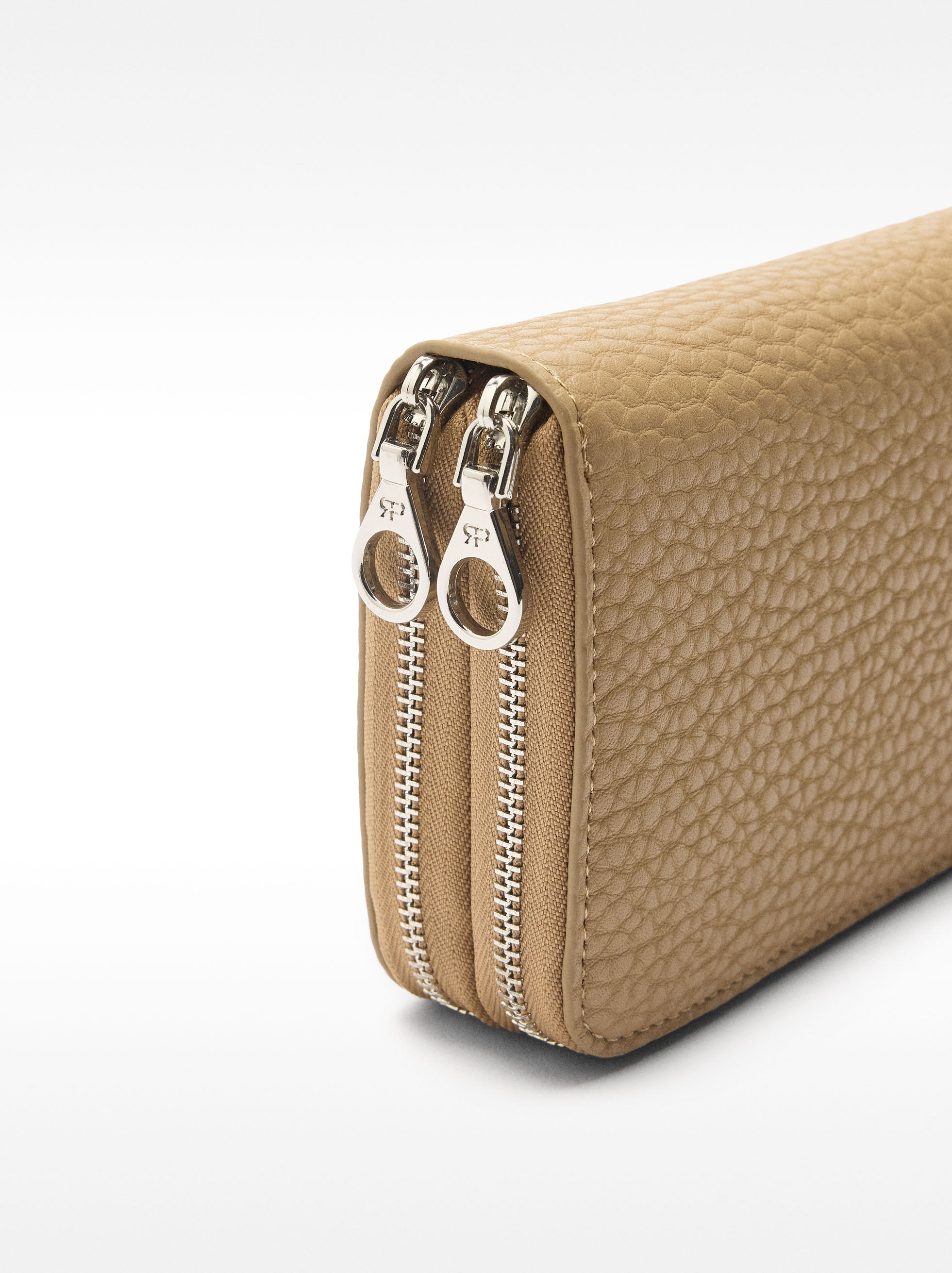 Cartera Con Textura Y Cierre Doble