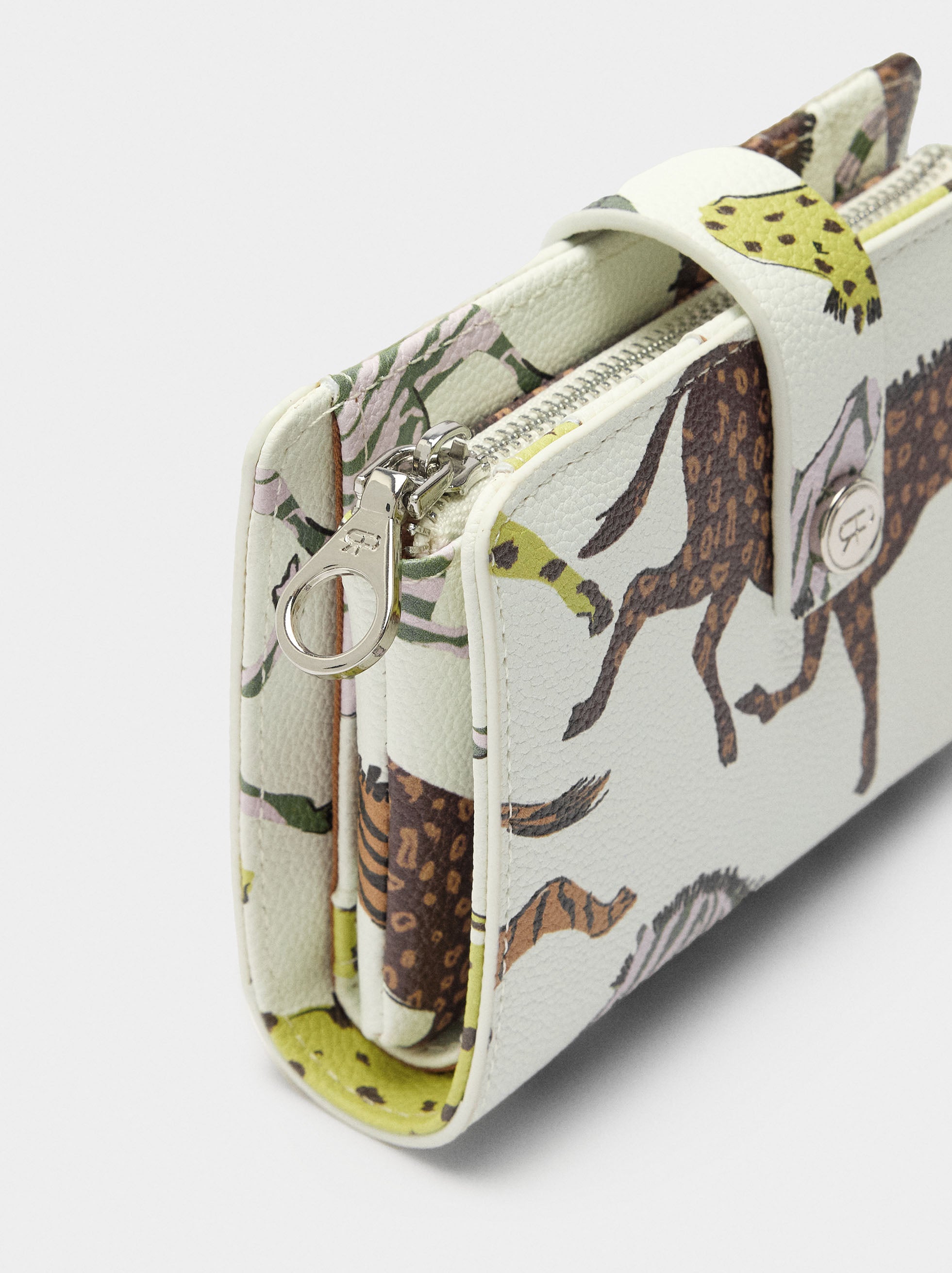Cartera Estampada Con Textura