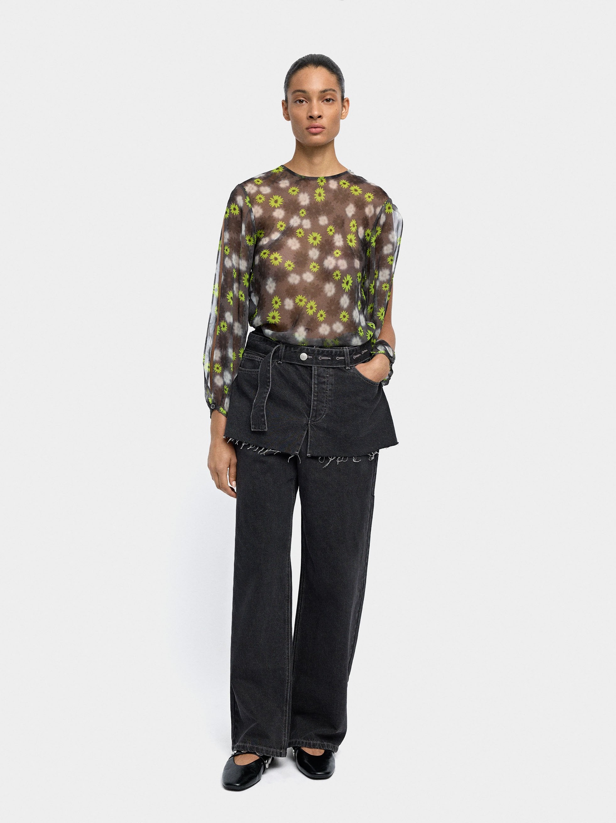 Blusa Semitransparente Con Estampado Floral