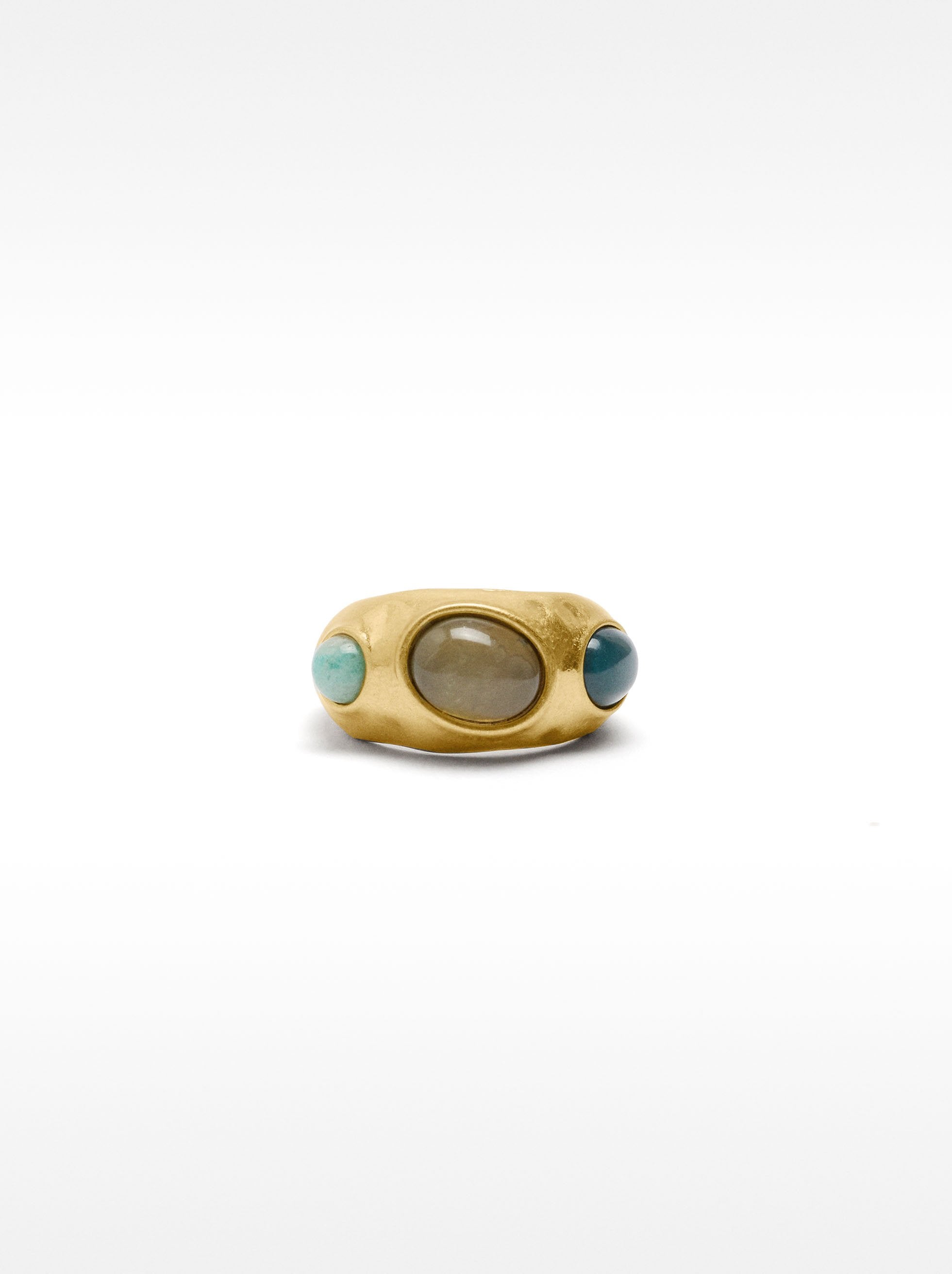Anillo Con Piedras Y Resina