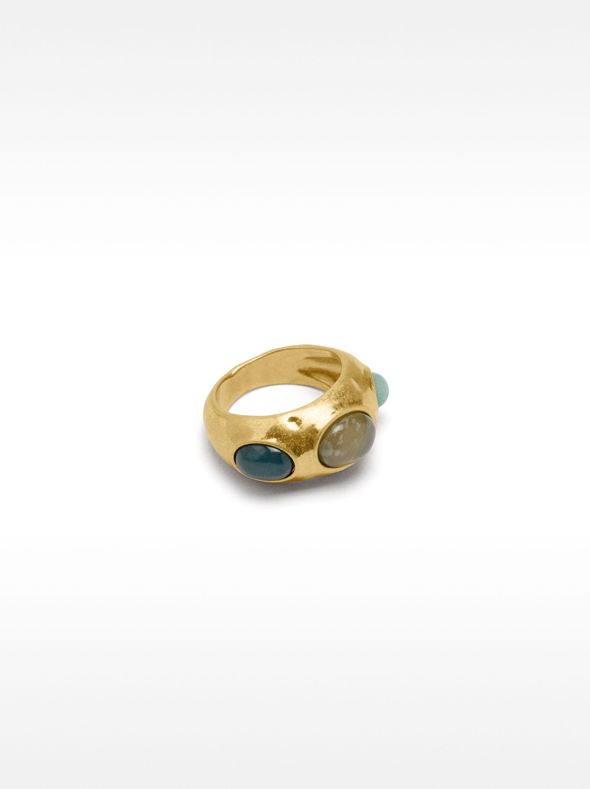 Anillo Con Piedras Y Resina
