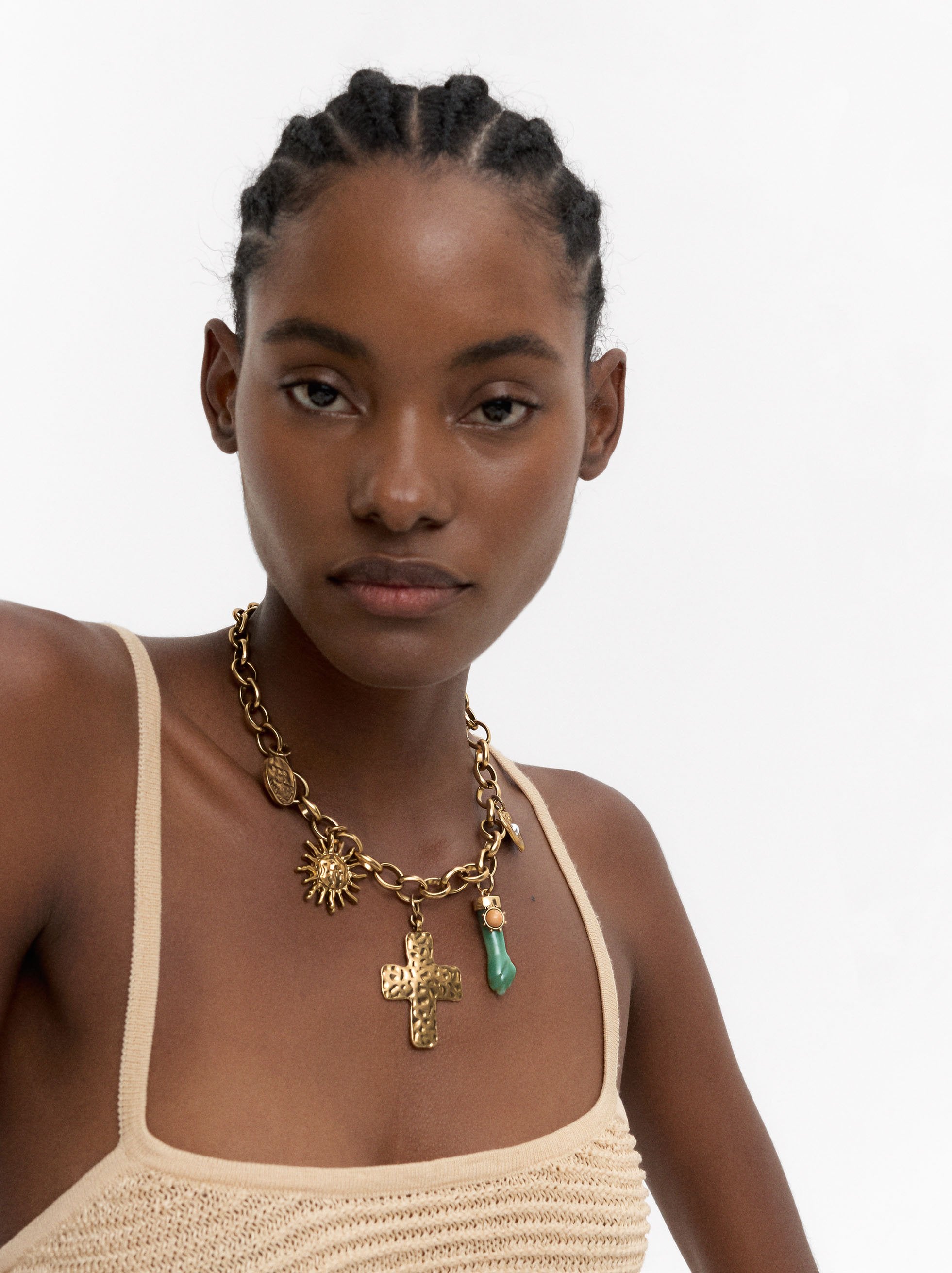 Collar Corto De Eslabones Con Colgantes