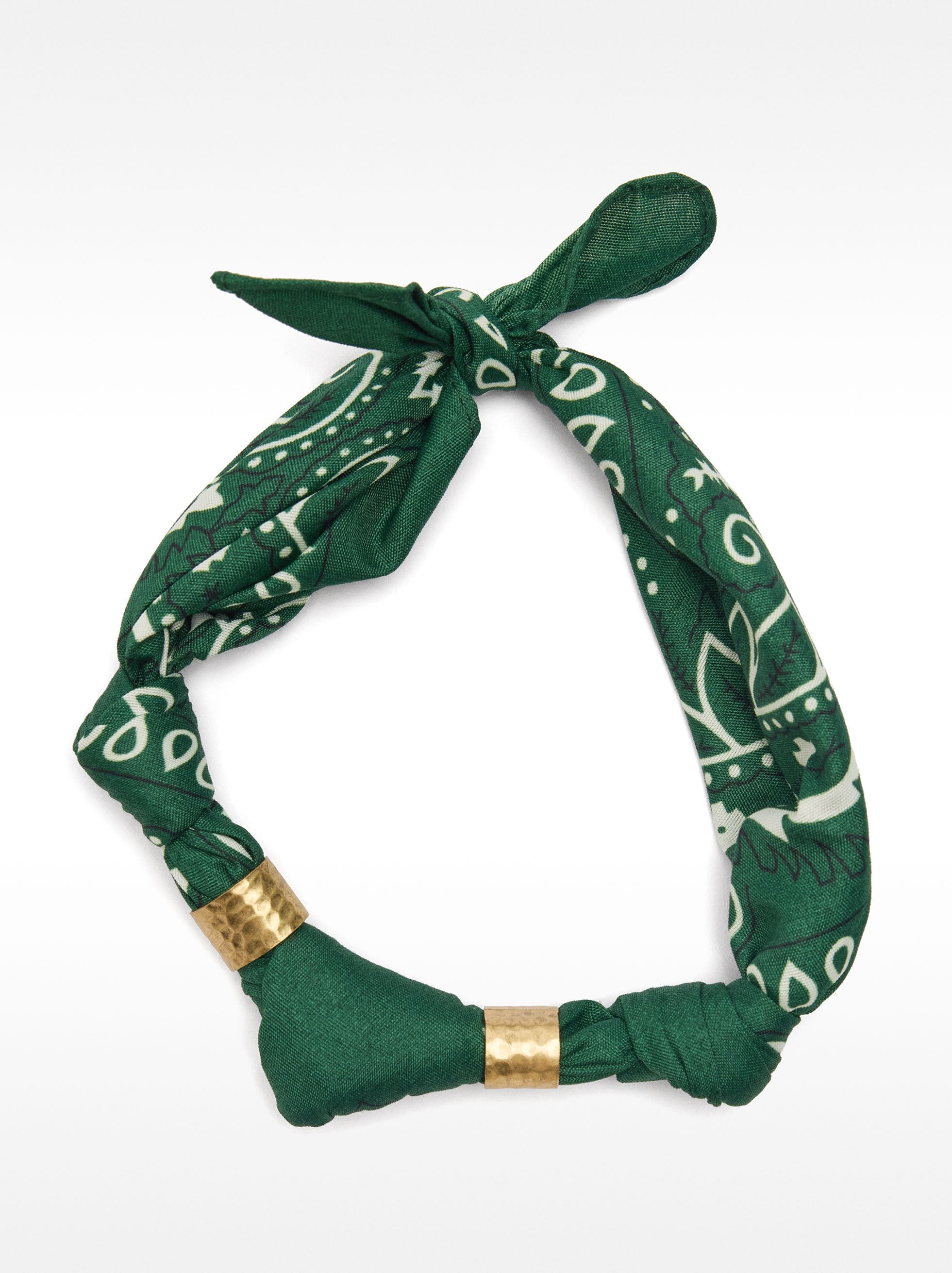 Collar De Tejido Con Detalles Metálicos