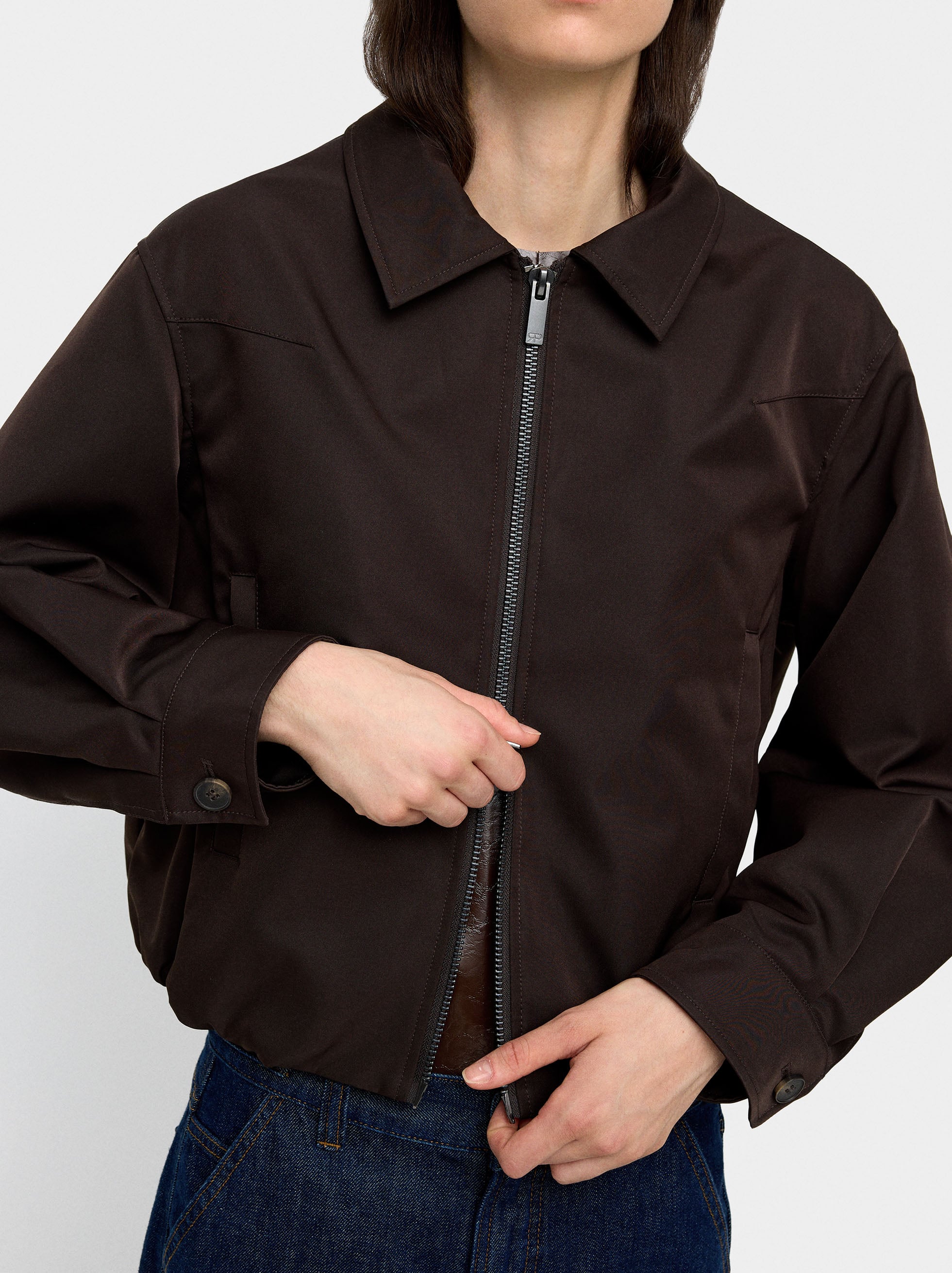 Chaqueta Ligera Con Cierre De Cremallera