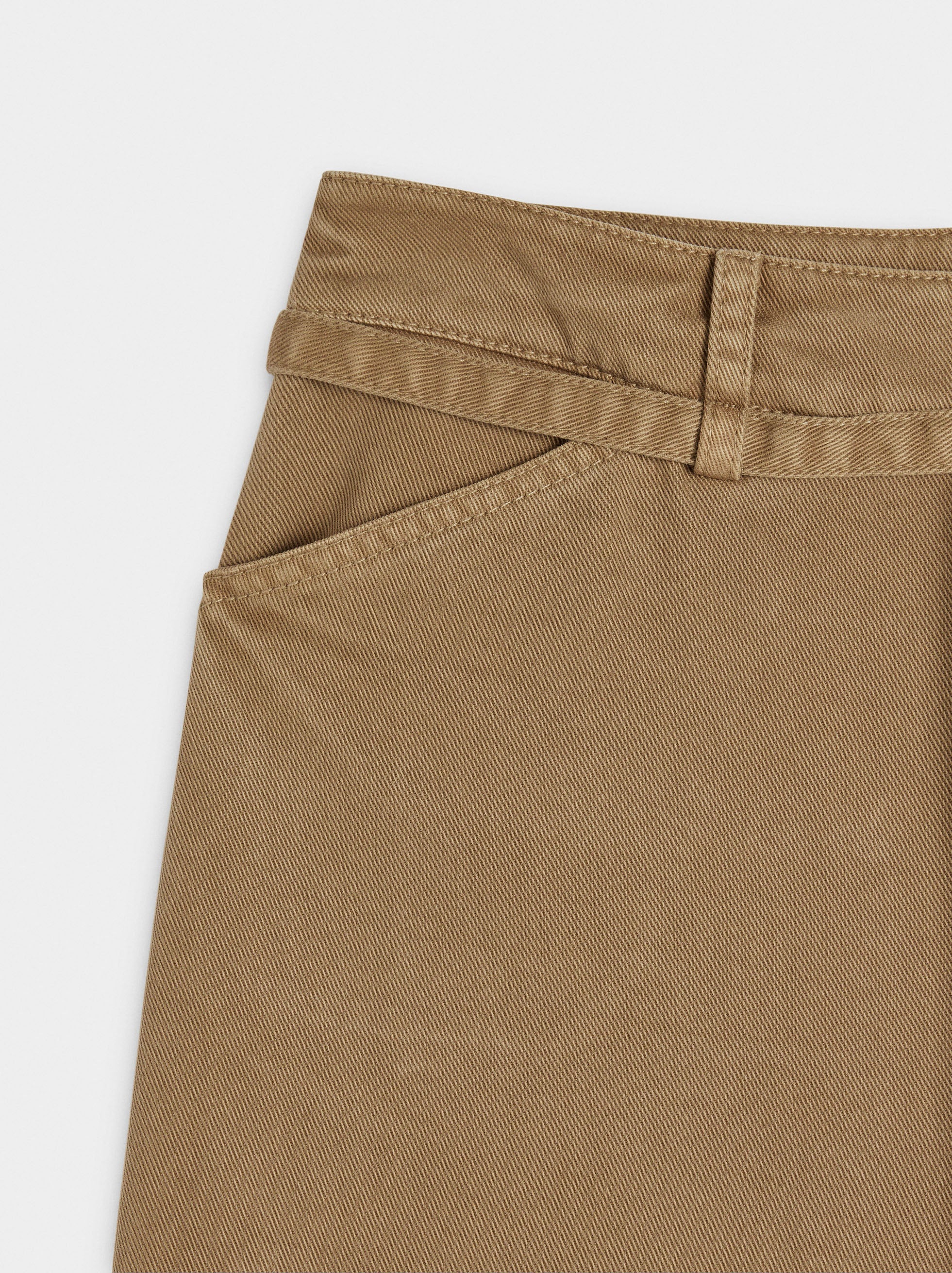 Pantalón Vaquero Recto Con Cinturón