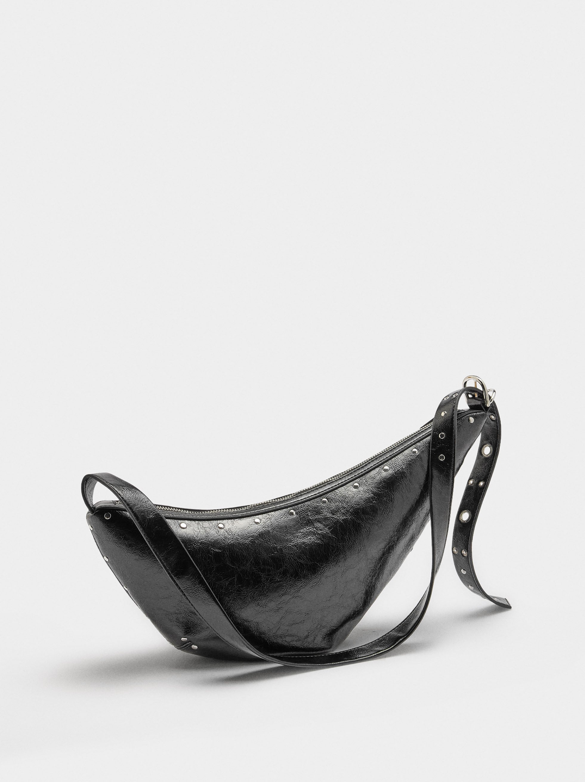 Bolso De Hombro Asimétrico Con Tachuelas