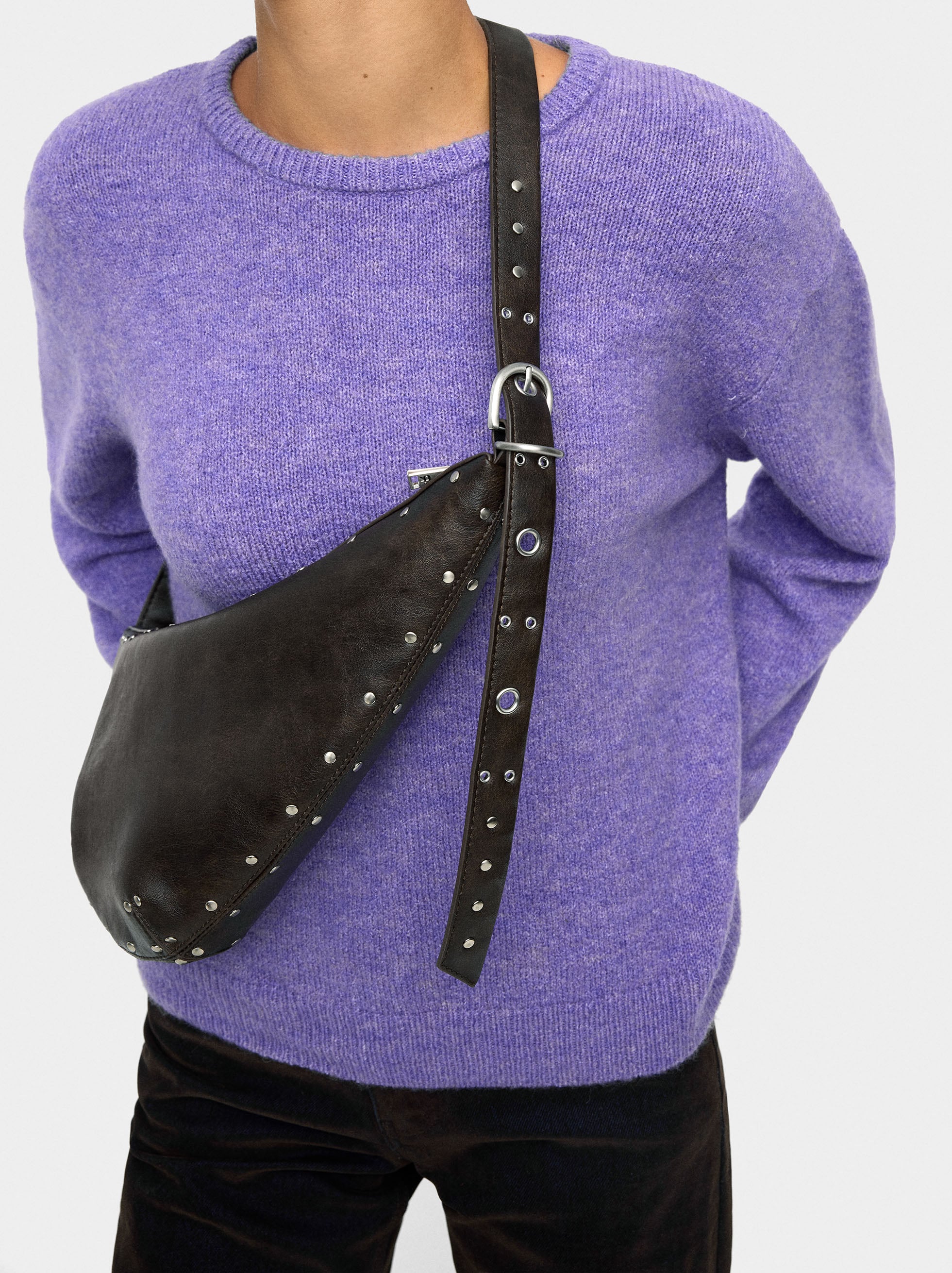 Bolso De Hombro Asimétrico Con Tachuelas
