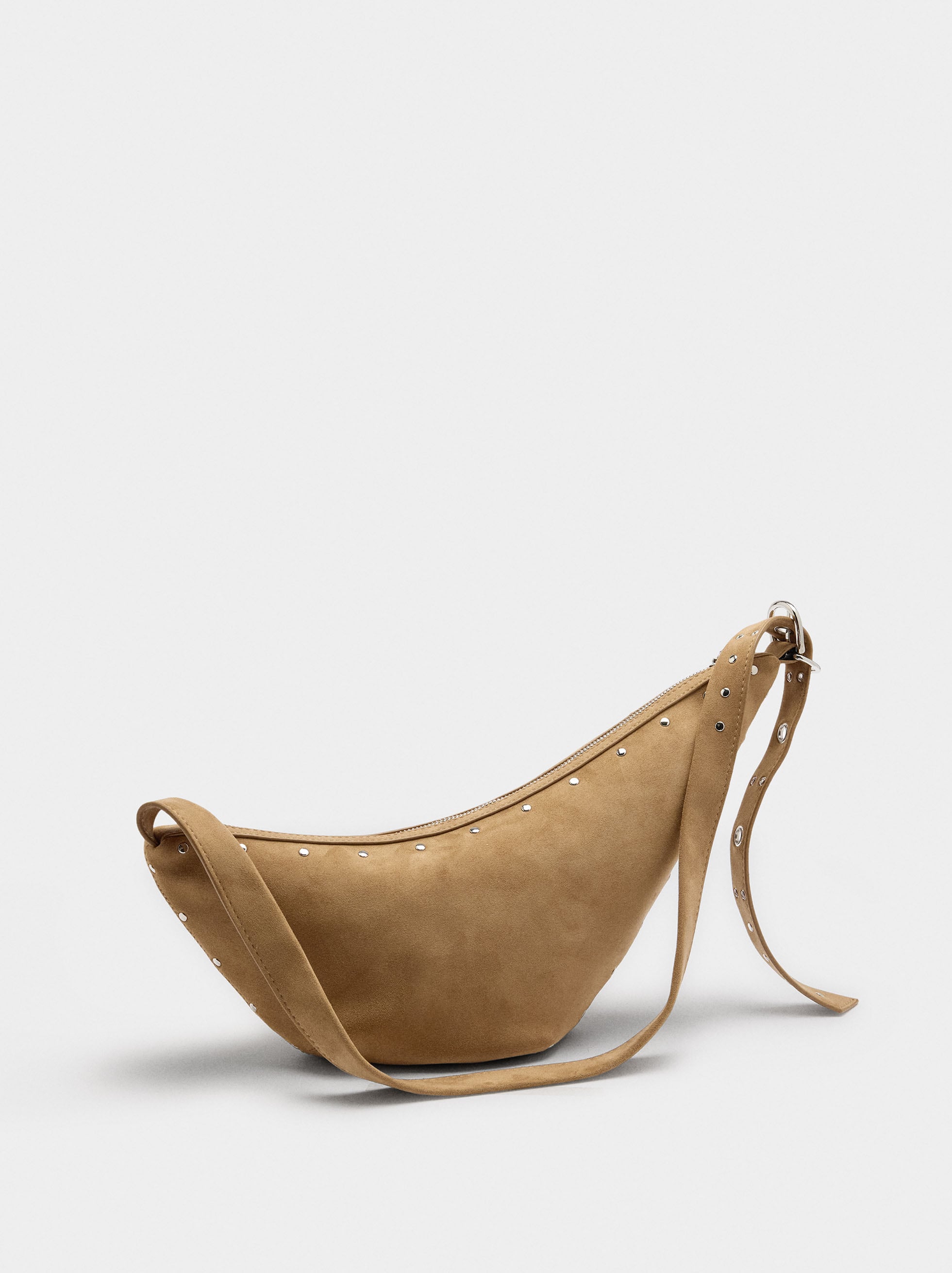 Bolso De Hombro Asimétrico Con Tachuelas