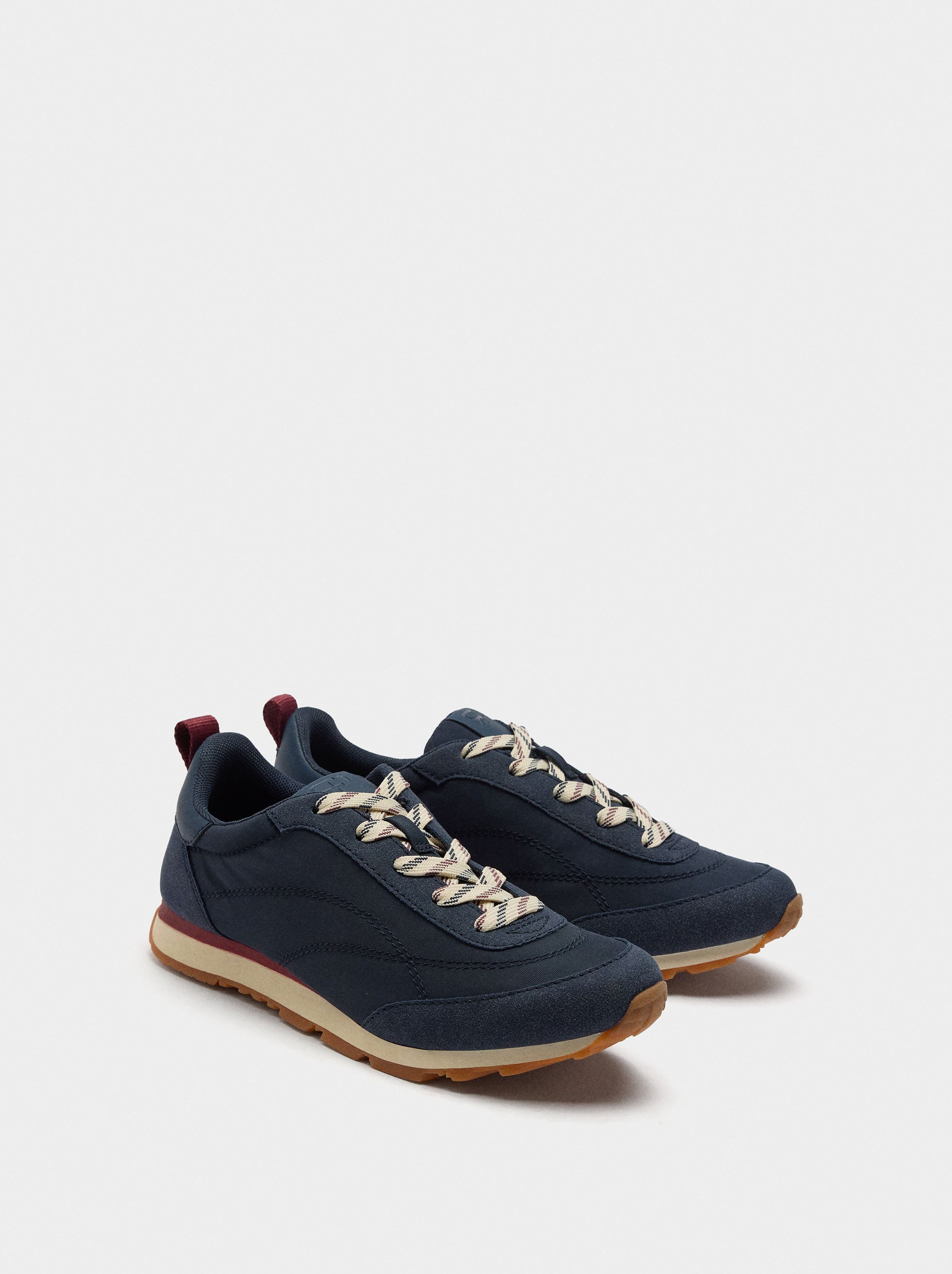 Zapatillas Con Contraste