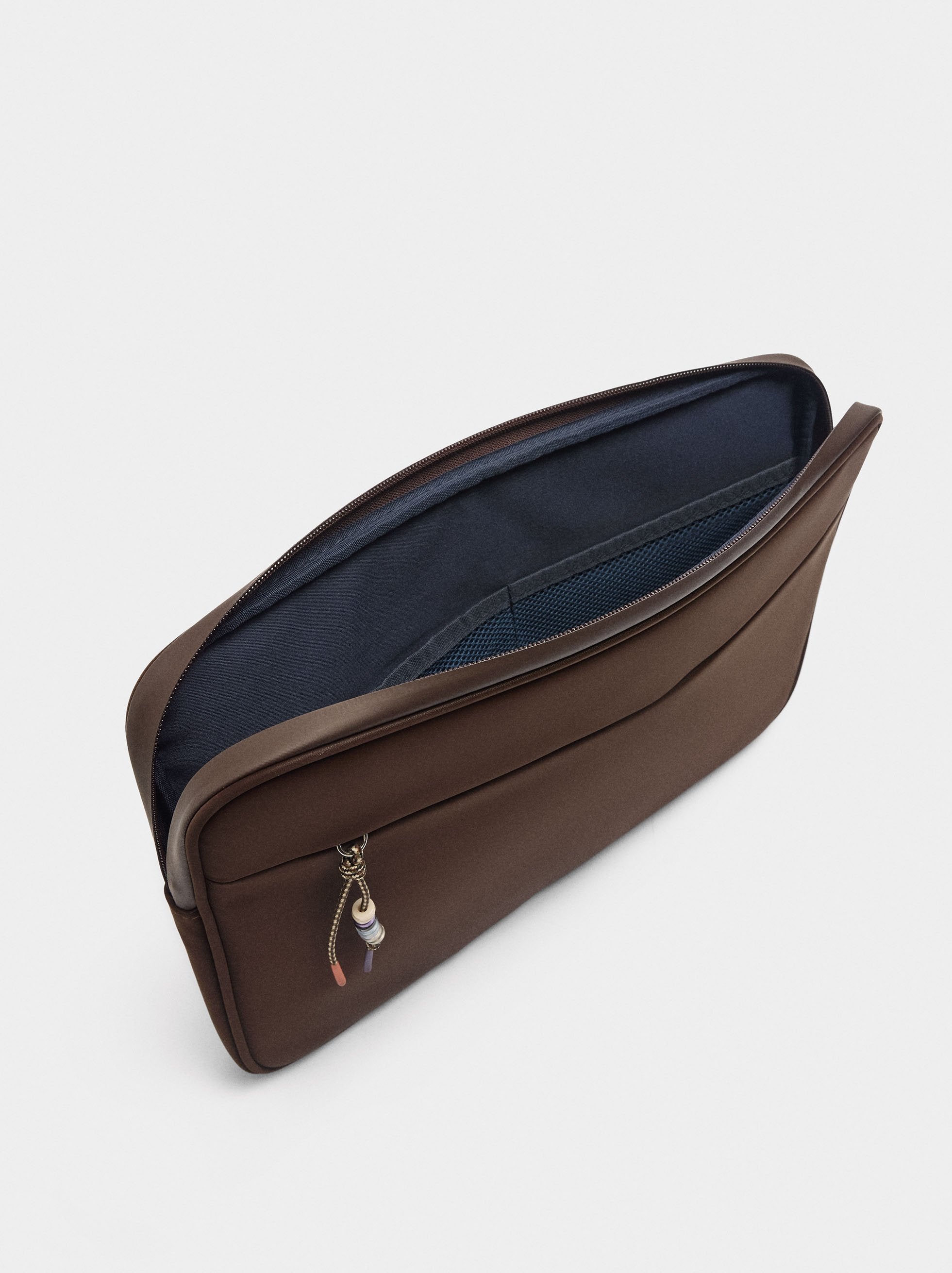 Funda De Textura Suave Para Portátil 13"