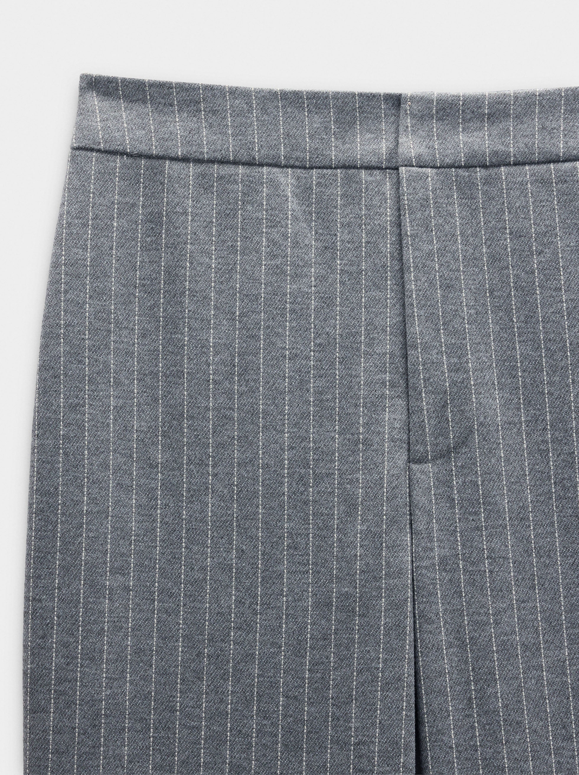Pantalón Con Raya Diplomática