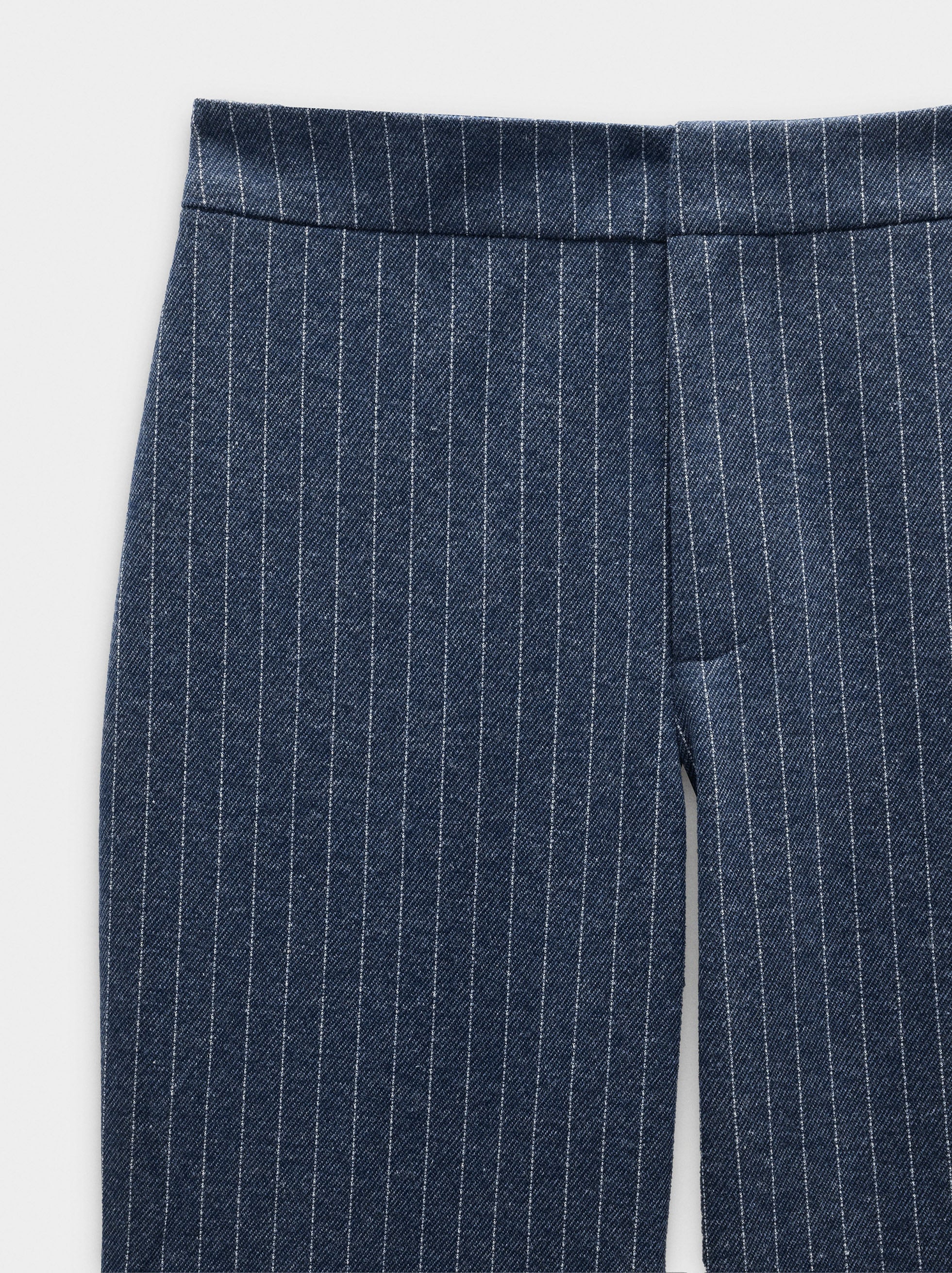 Pantalón Con Raya Diplomática