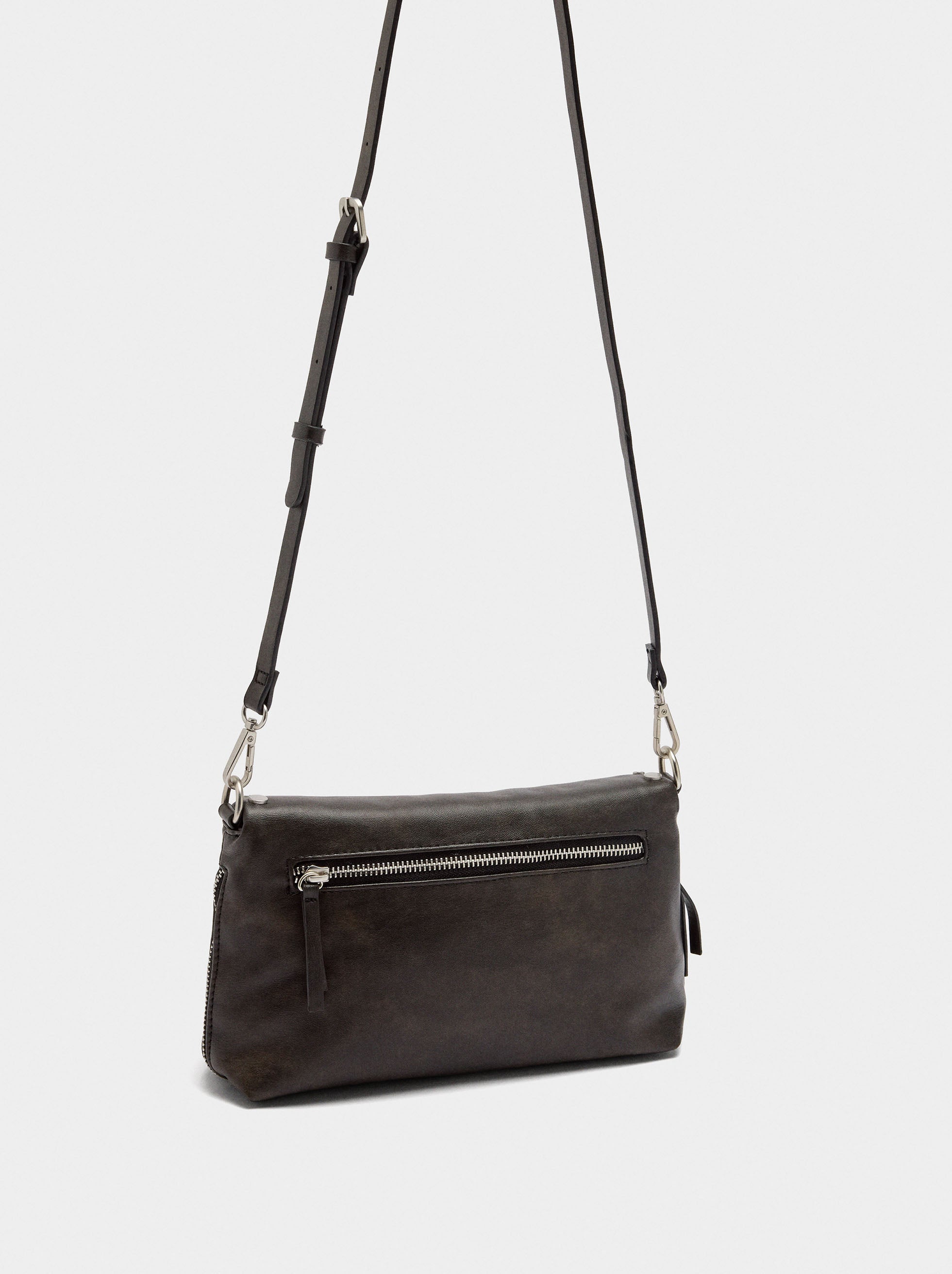 Bolso De Hombro Efecto Piel Con Tachuelas