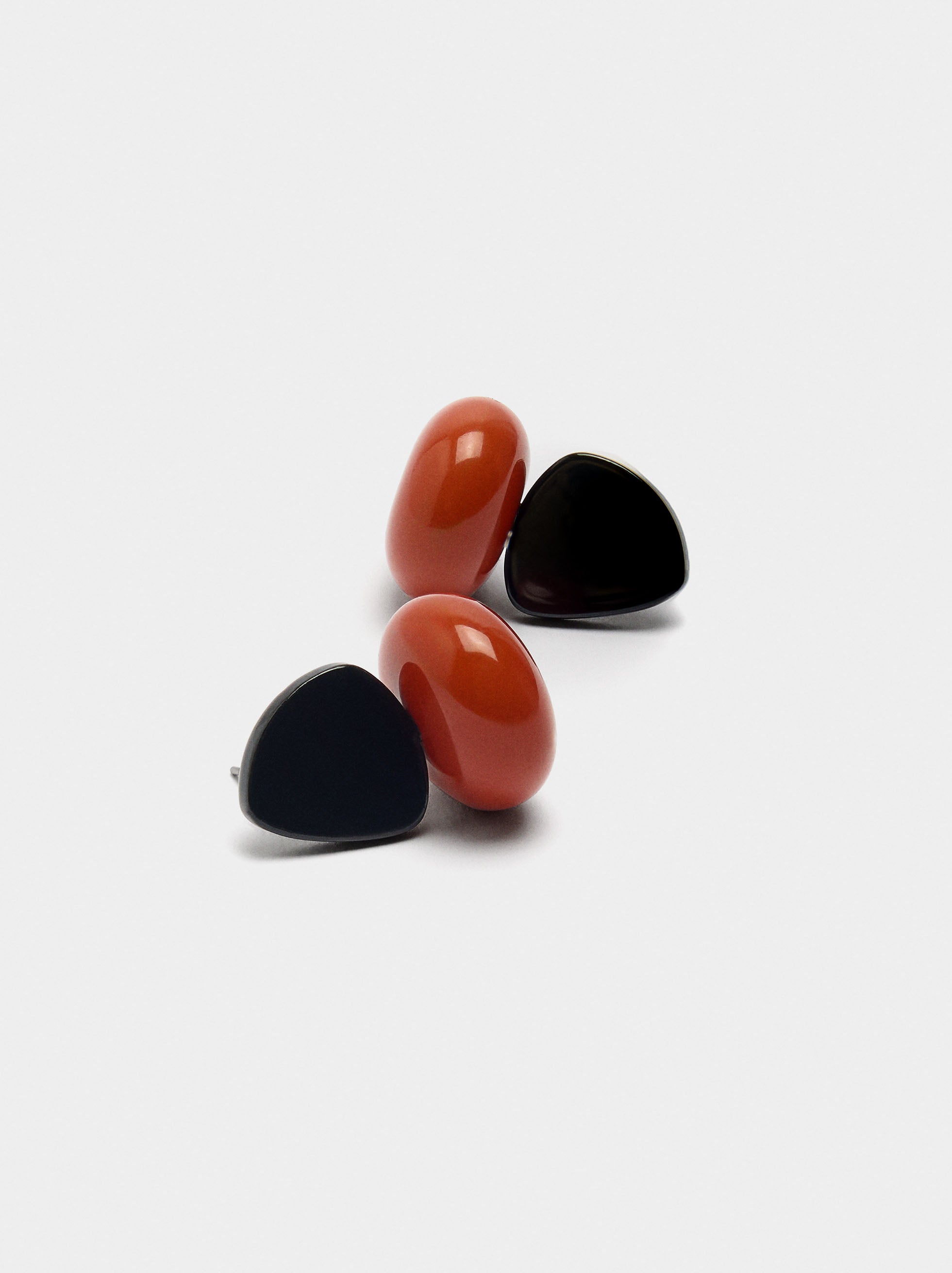 Pendientes Cortos Con Resina